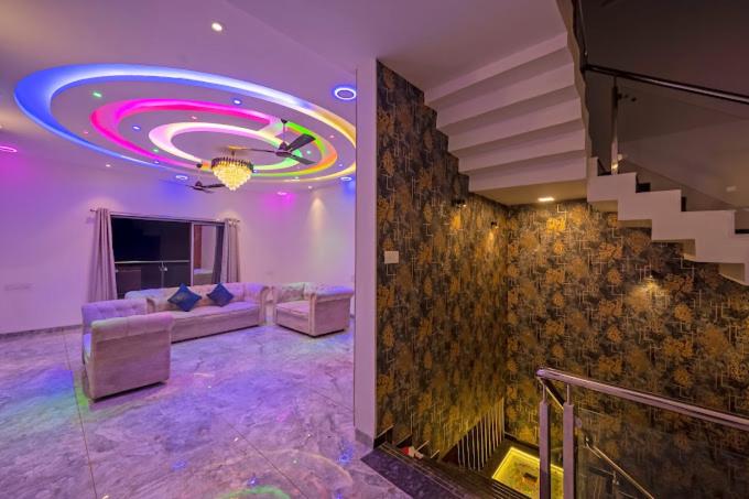Bushy Square Villa