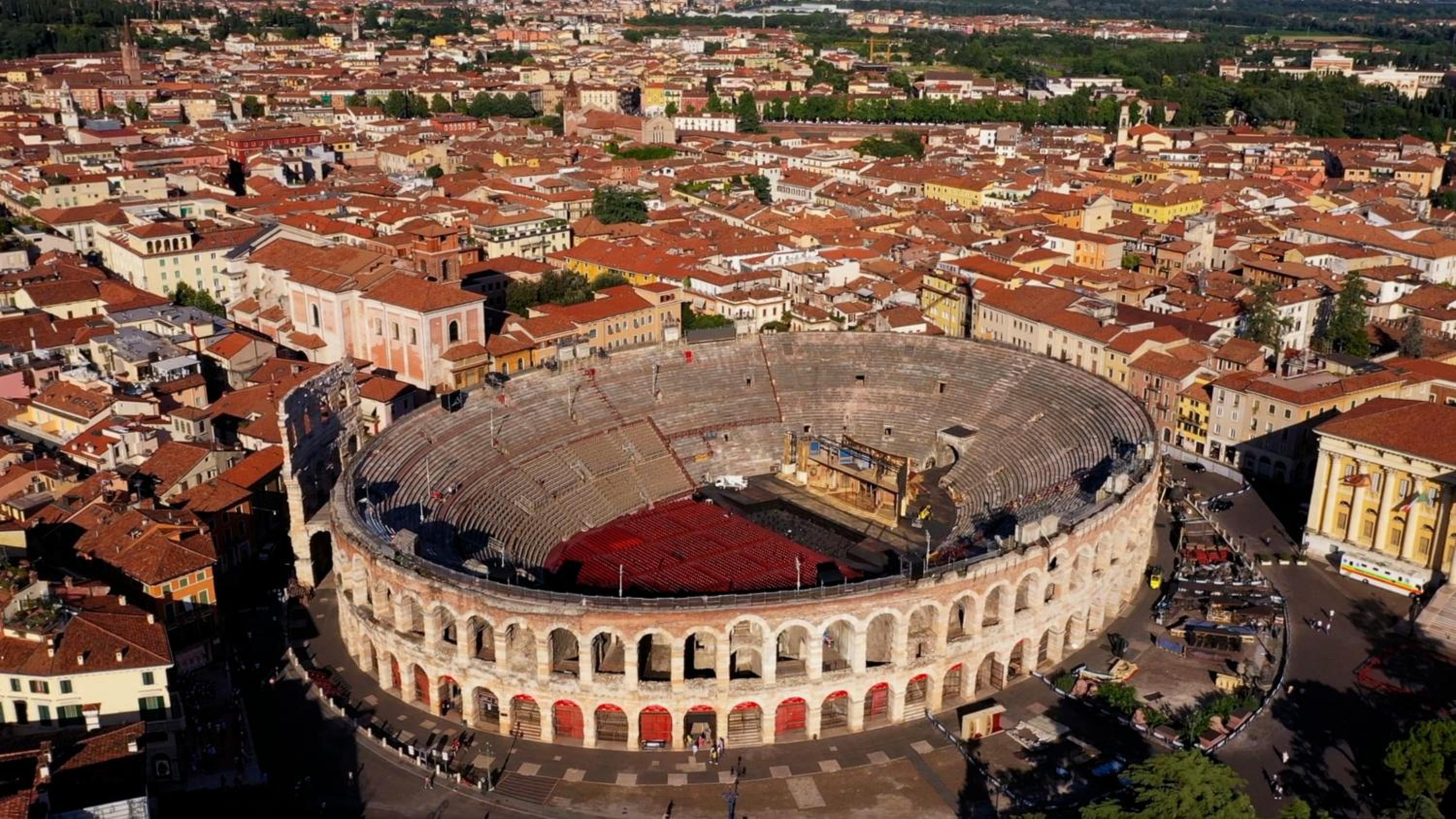 Verona Borgo Roma LUXURY ROOMS & APARTMENT view 4