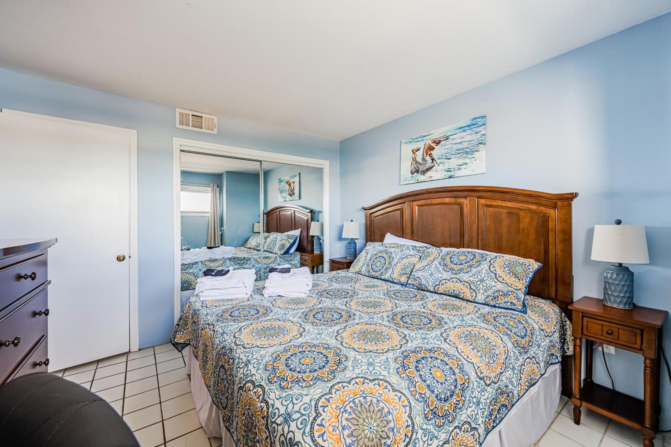 Octopus Garden 1BR, King Bed, Indoor & Outdoor Pool view 3