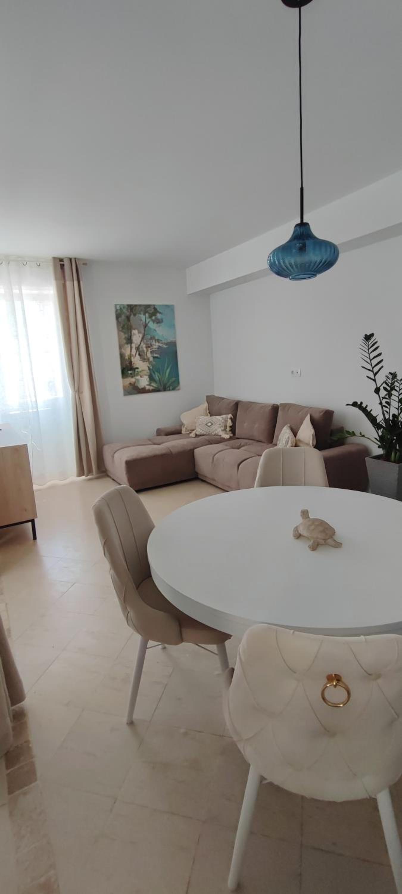 Sophy Apartments Mamaia view 4