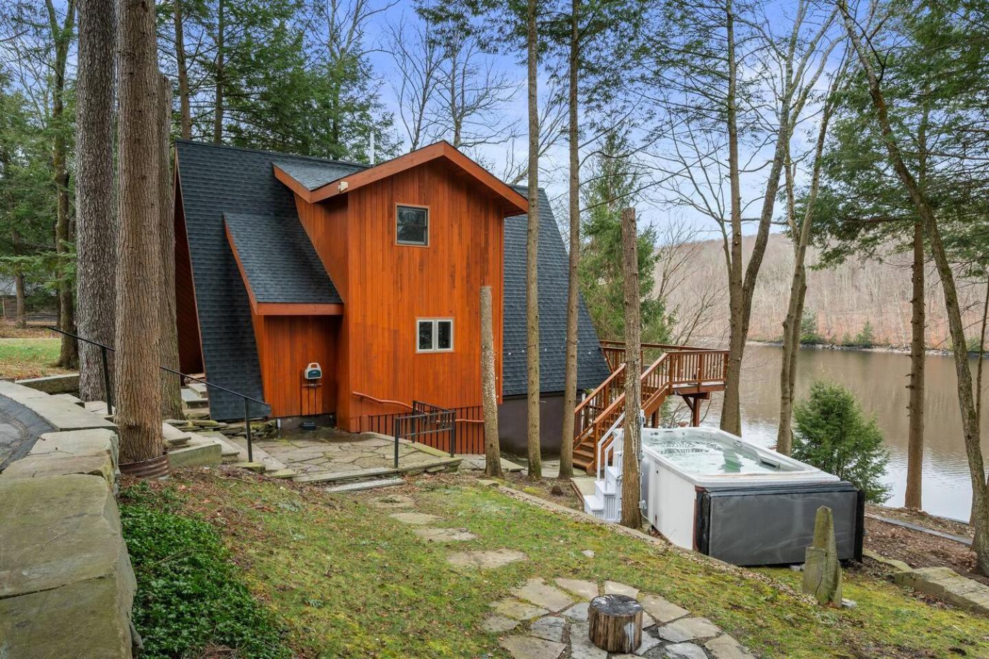 Luxury on the Lakefront view 5
