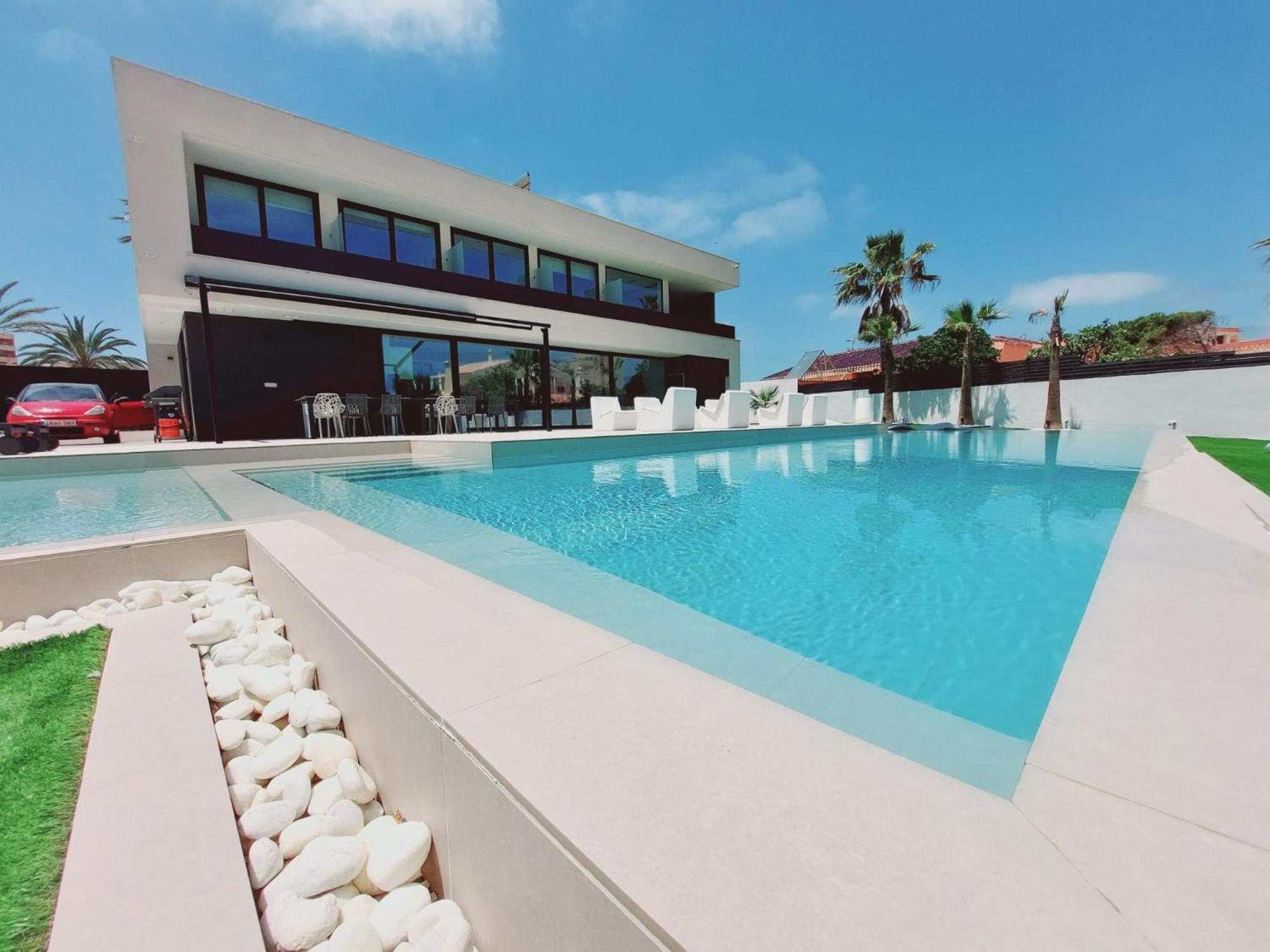 Inmovecos Villa de lujo con piscina privada Gawy