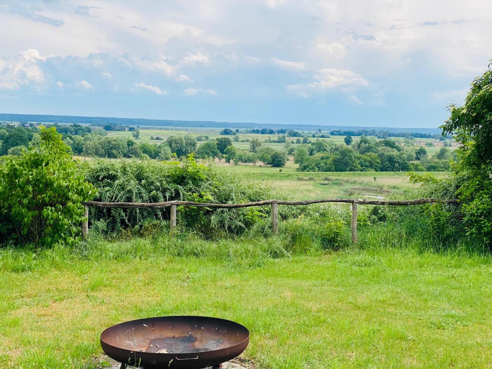 Ferienhaus Lebuser Land für bis zu 4 Personen mit 1300 qm Garten und Privatsauna, grandiosen Blick über die Oder, sonntags late check out bis 18 Uhr inklus