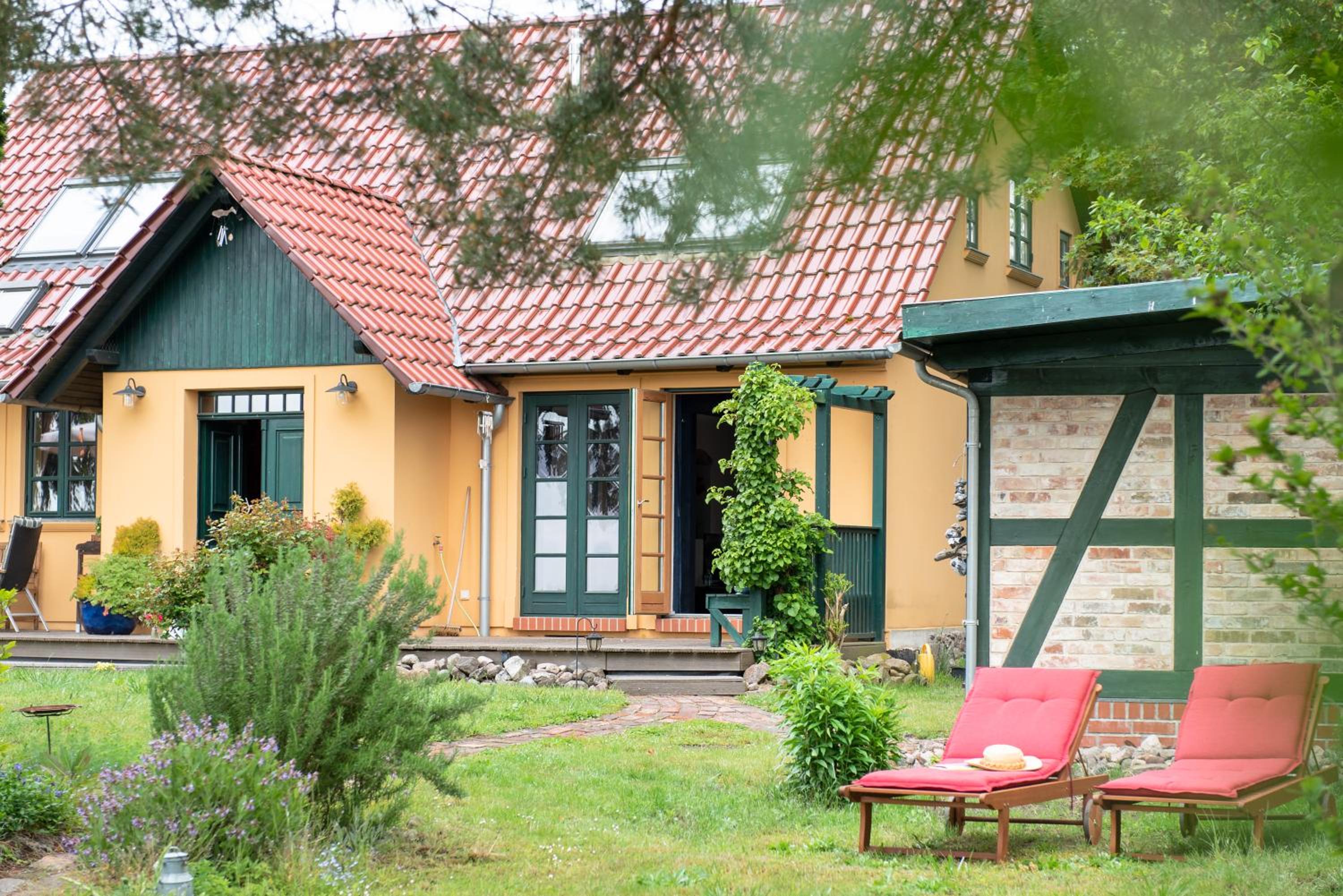Ferienhaus Lebuser Land für bis zu 4 Personen mit 1300 qm Garten und Privatsauna, grandiosen Blick über die Oder, sonntags late check out bis 18 Uhr inklus