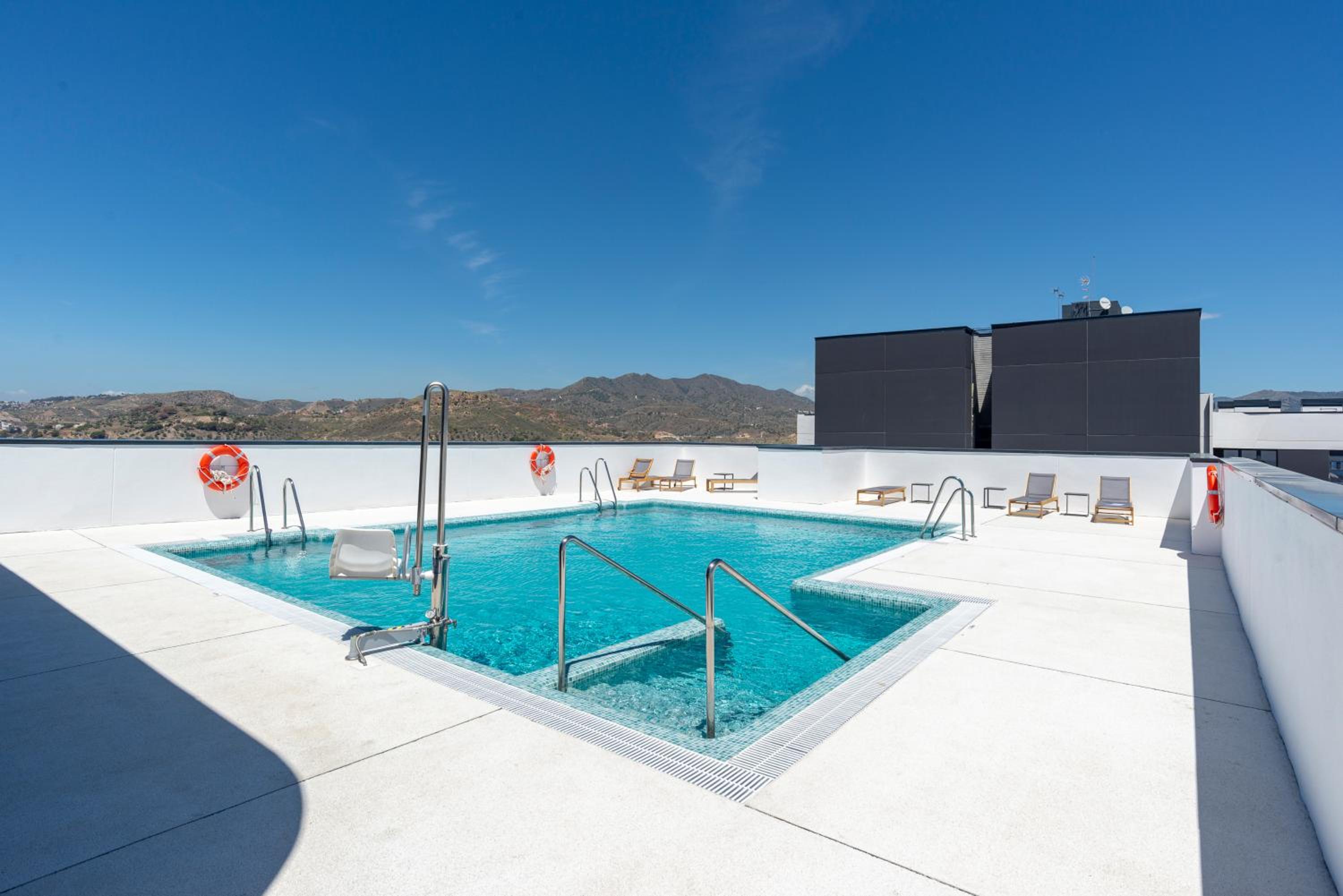 Skyline II Pool & Coworking by ELE Apartments