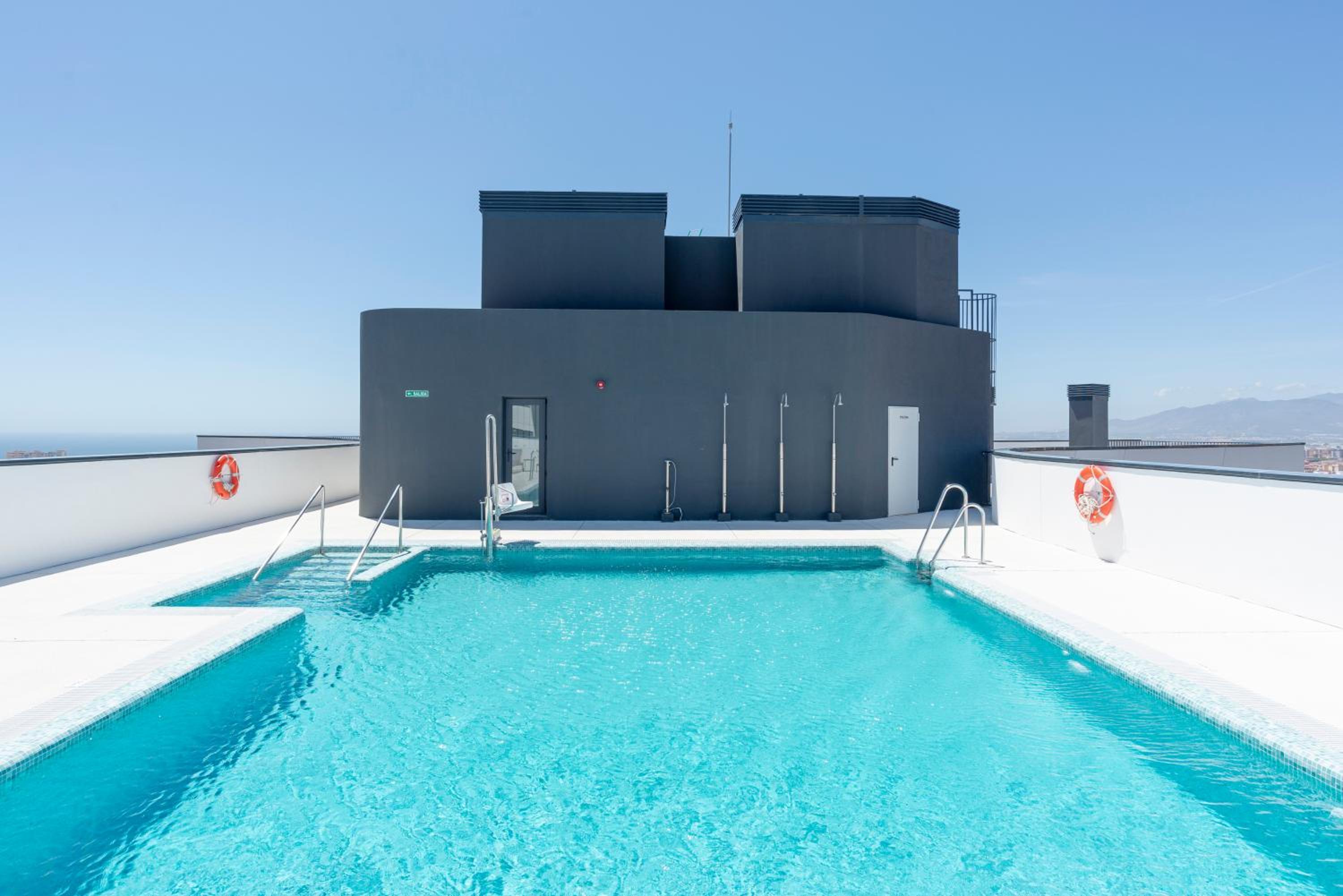 Skyline II Pool & Coworking by ELE Apartments