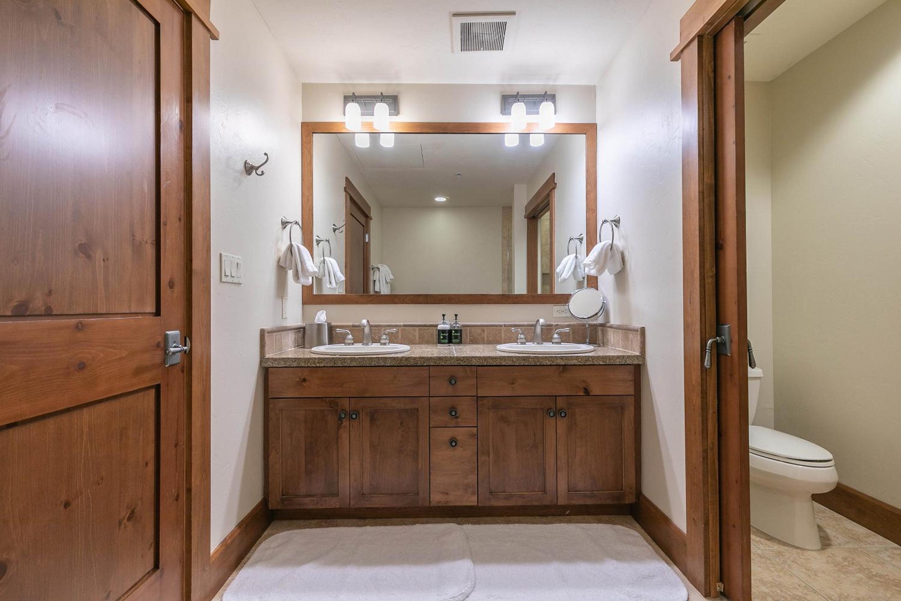 Lake Tahoe Vacations - Iron Horse Lodge North 206 by East West Hospitality - Property Image 2