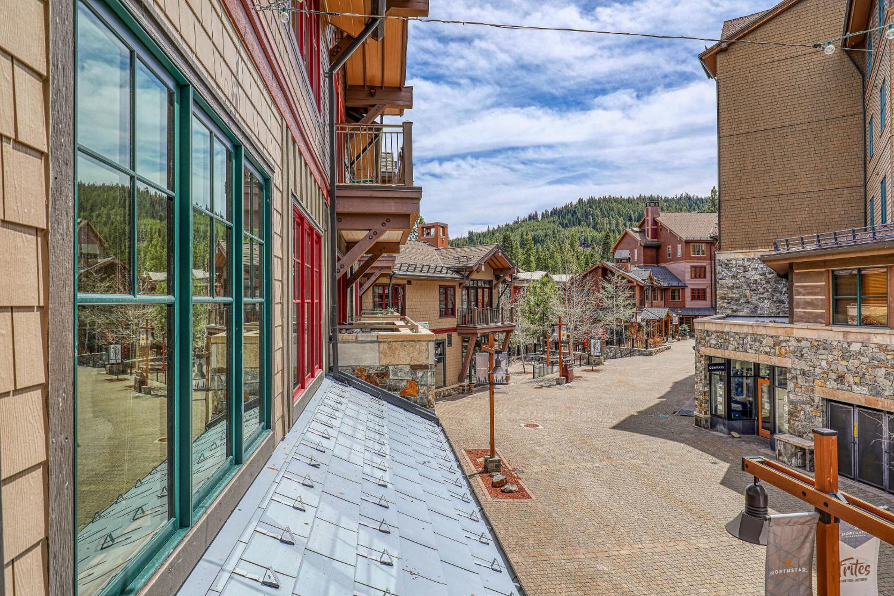 Lake Tahoe Vacations - Iron Horse Lodge North 206 by East West Hospitality - Property Image 5