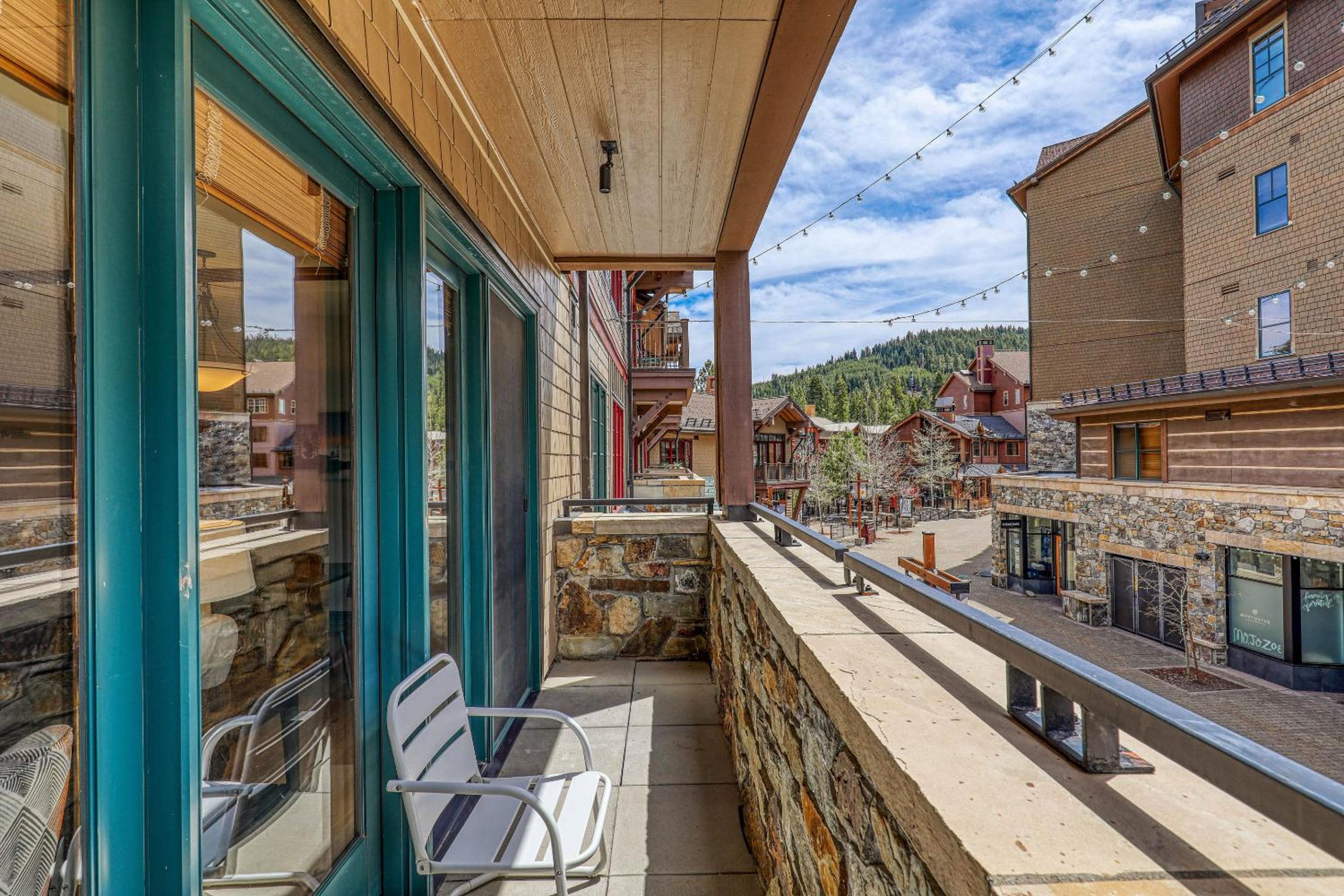 Lake Tahoe Vacations - Iron Horse Lodge North 206 by East West Hospitality - Property Image 6