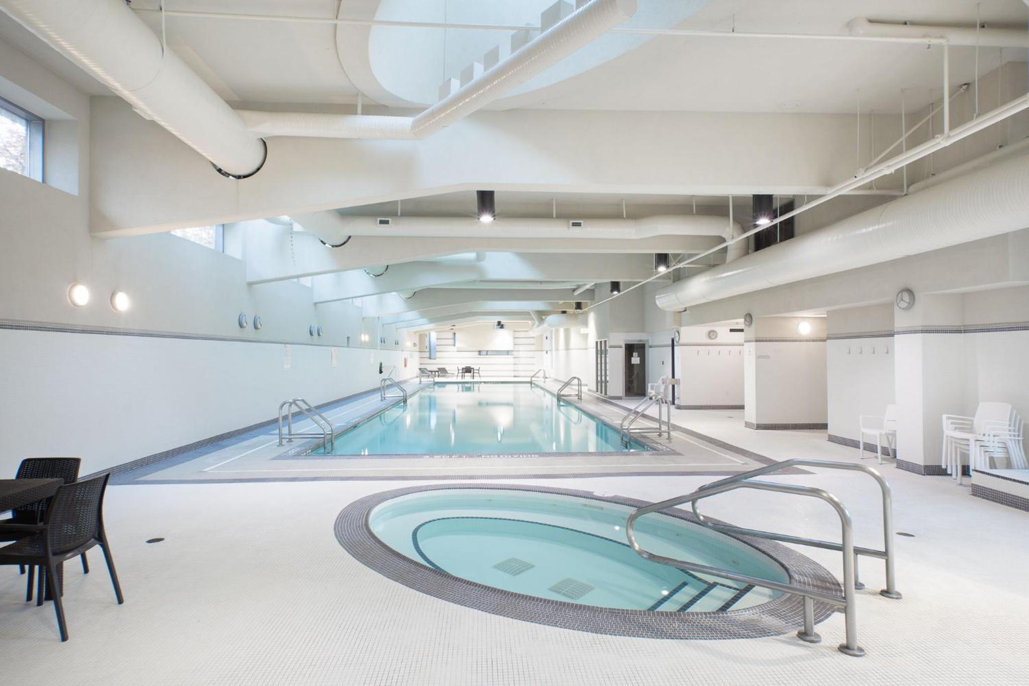 The Altitude with Mountain & City Views, Pool & Hot Tub