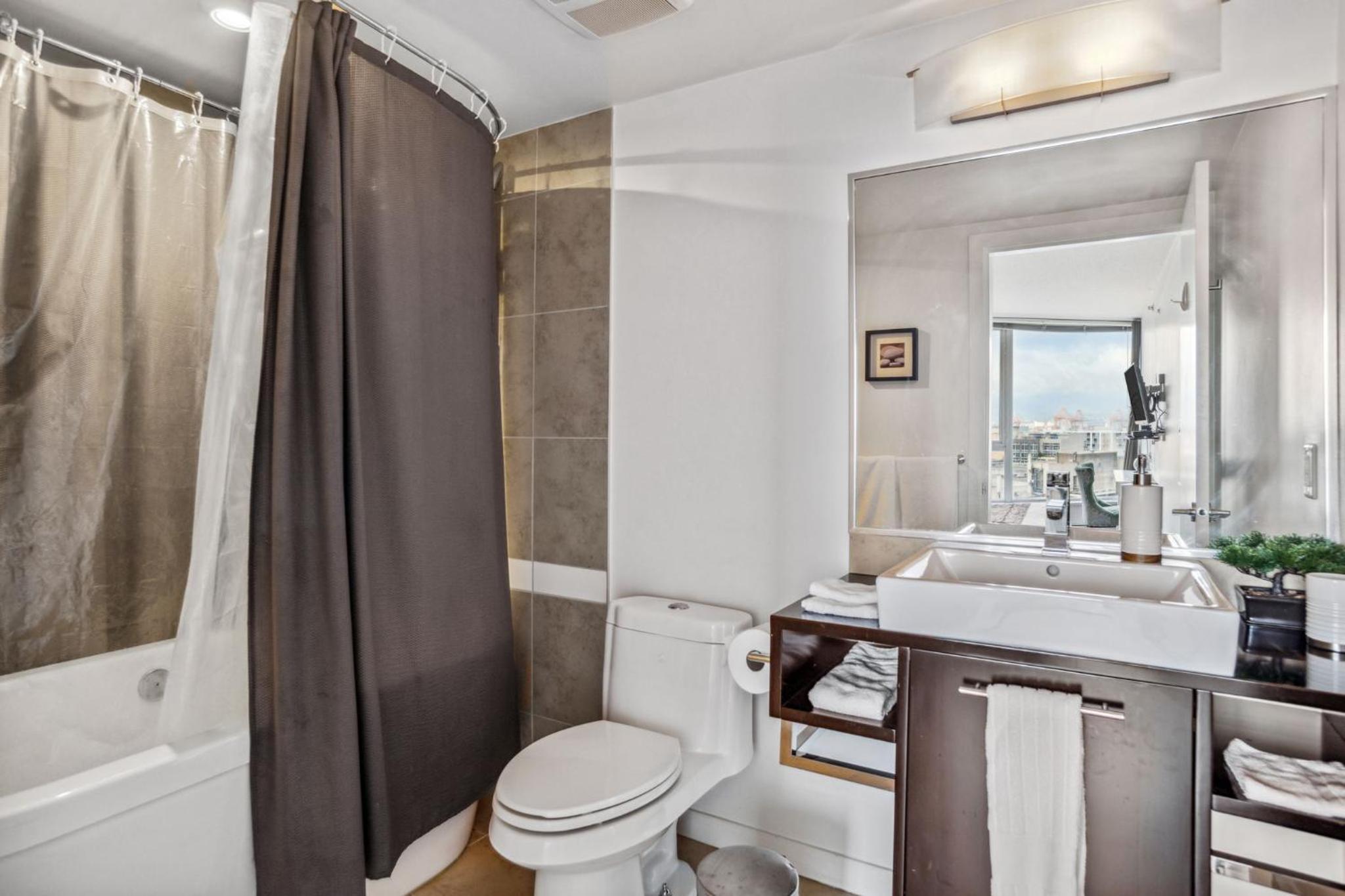 The Altitude with Mountain & City Views, Pool & Hot Tub