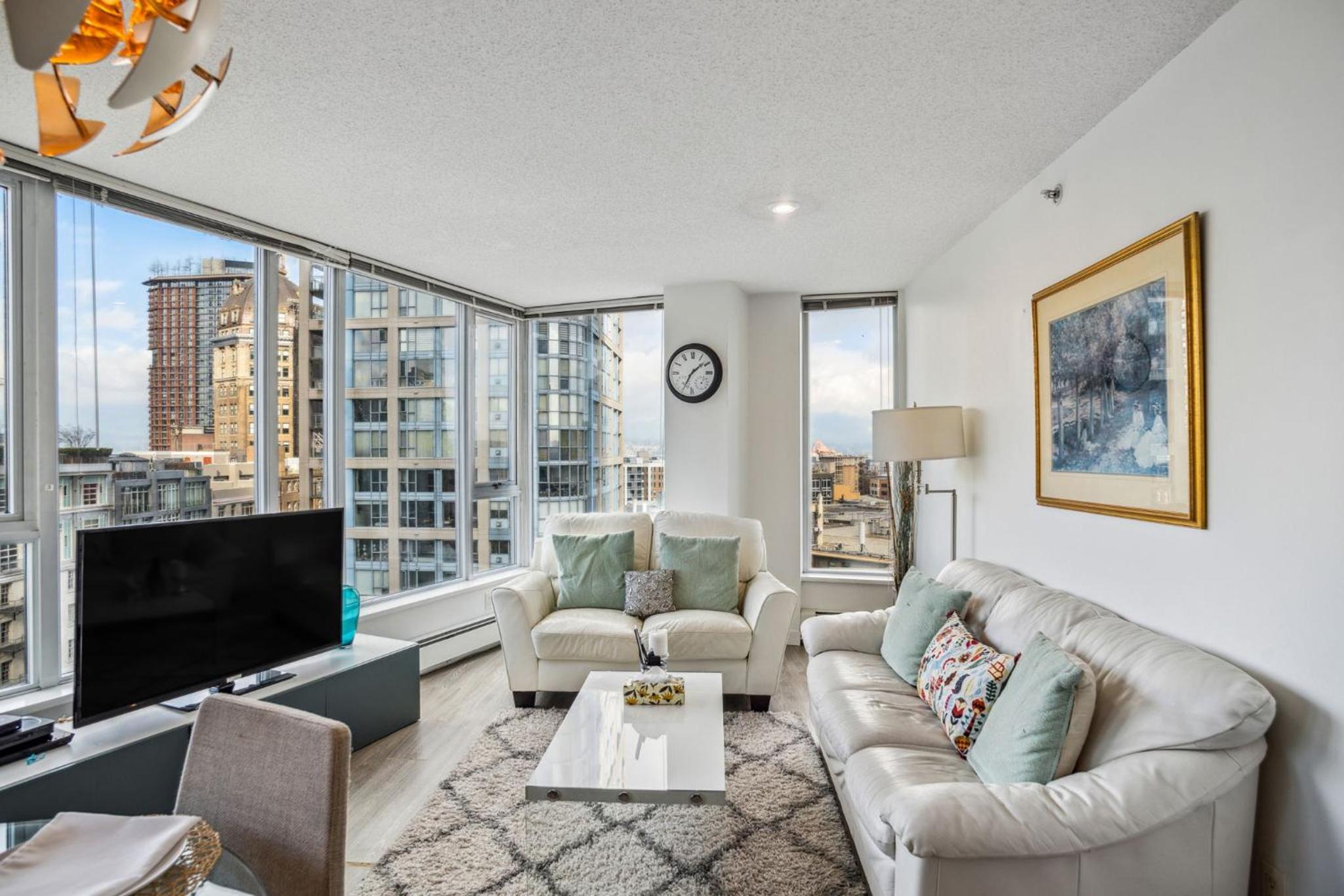 The Altitude with Mountain & City Views, Pool & Hot Tub