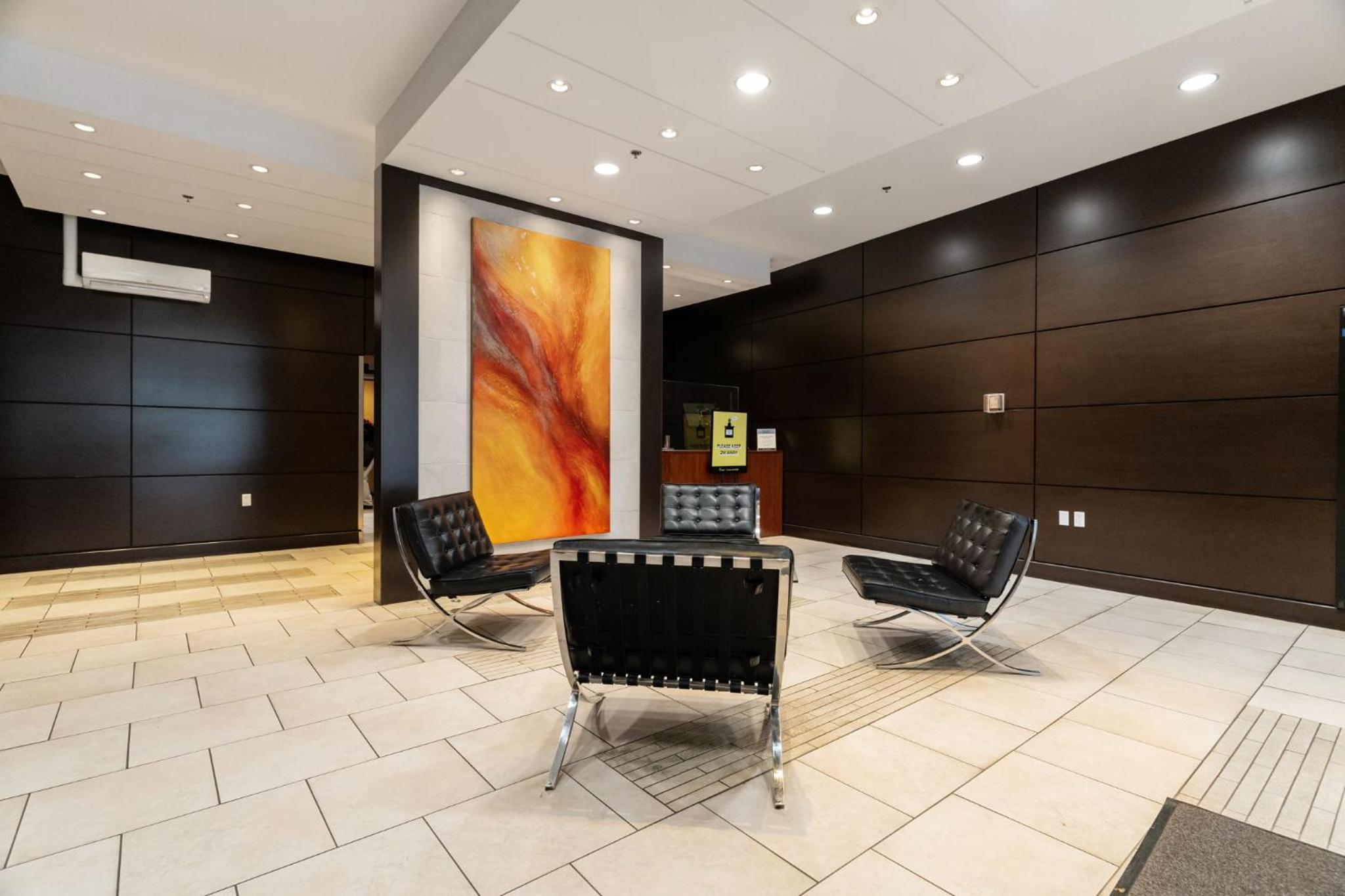 The Altitude with Mountain & City Views, Pool & Hot Tub