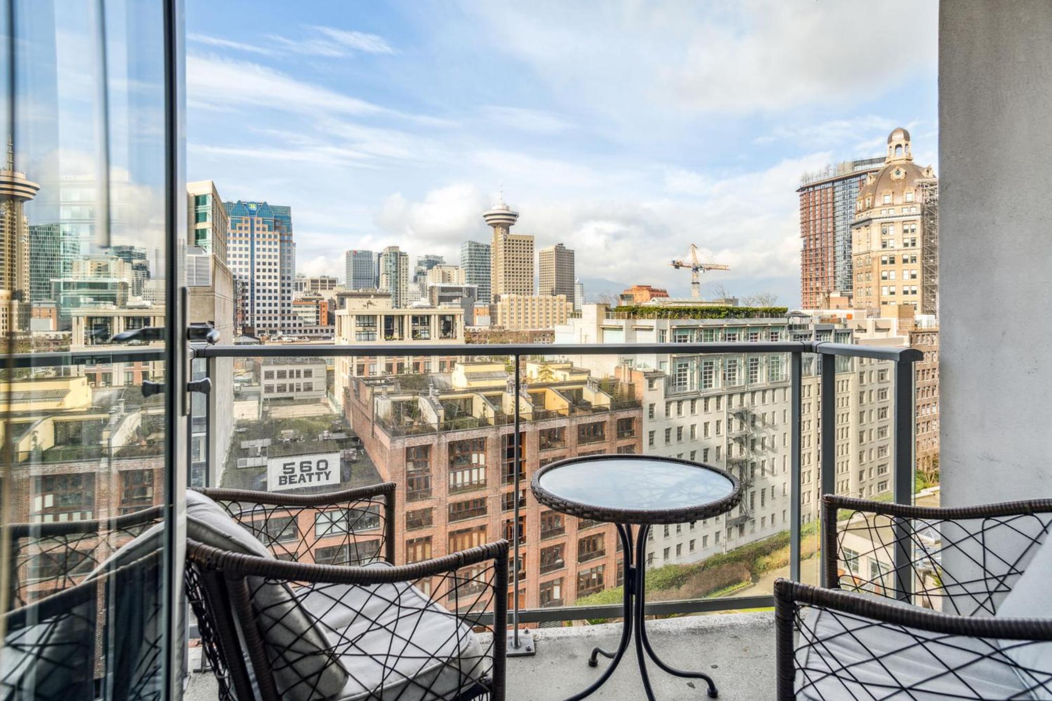 The Altitude with Mountain & City Views, Pool & Hot Tub