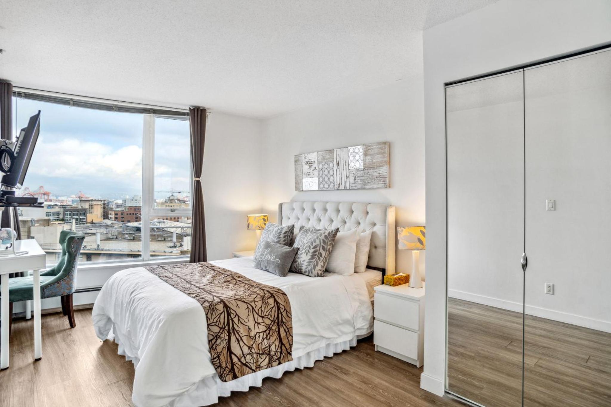 The Altitude with Mountain & City Views, Pool & Hot Tub