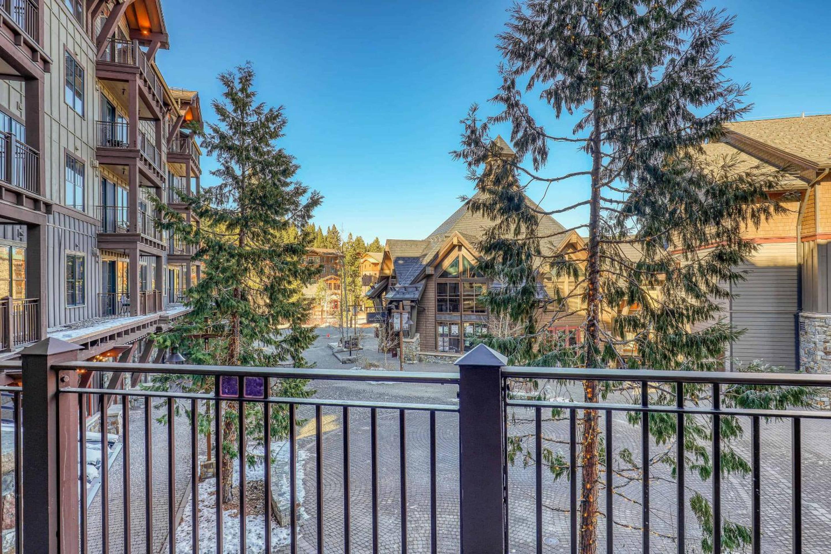 Lake Tahoe Vacations - Iron Horse Lodge South 209 by East West Hospitality - Property Image 5