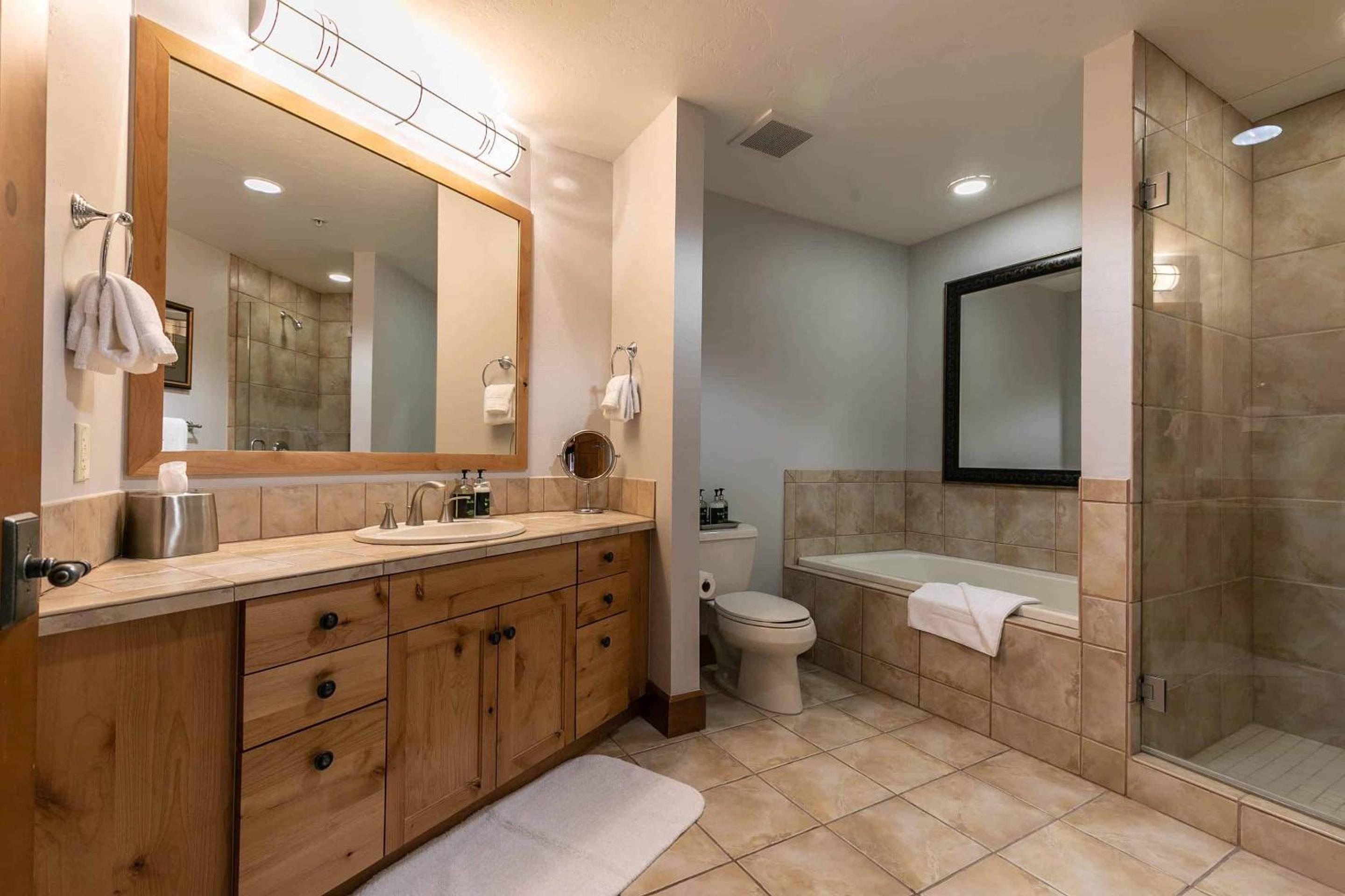 Lake Tahoe Vacations - Iron Horse Lodge South 209 by East West Hospitality - Property Image 12