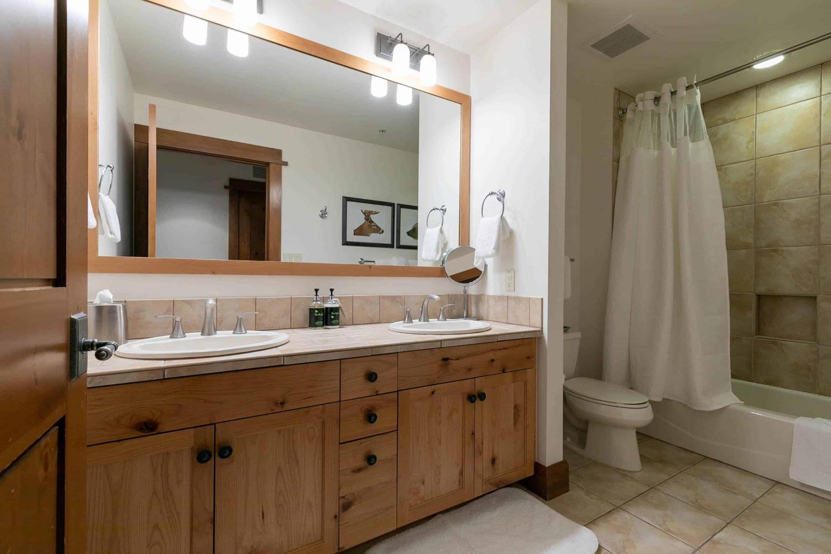 Lake Tahoe Vacations - Iron Horse Lodge South 209 by East West Hospitality - Property Image 10