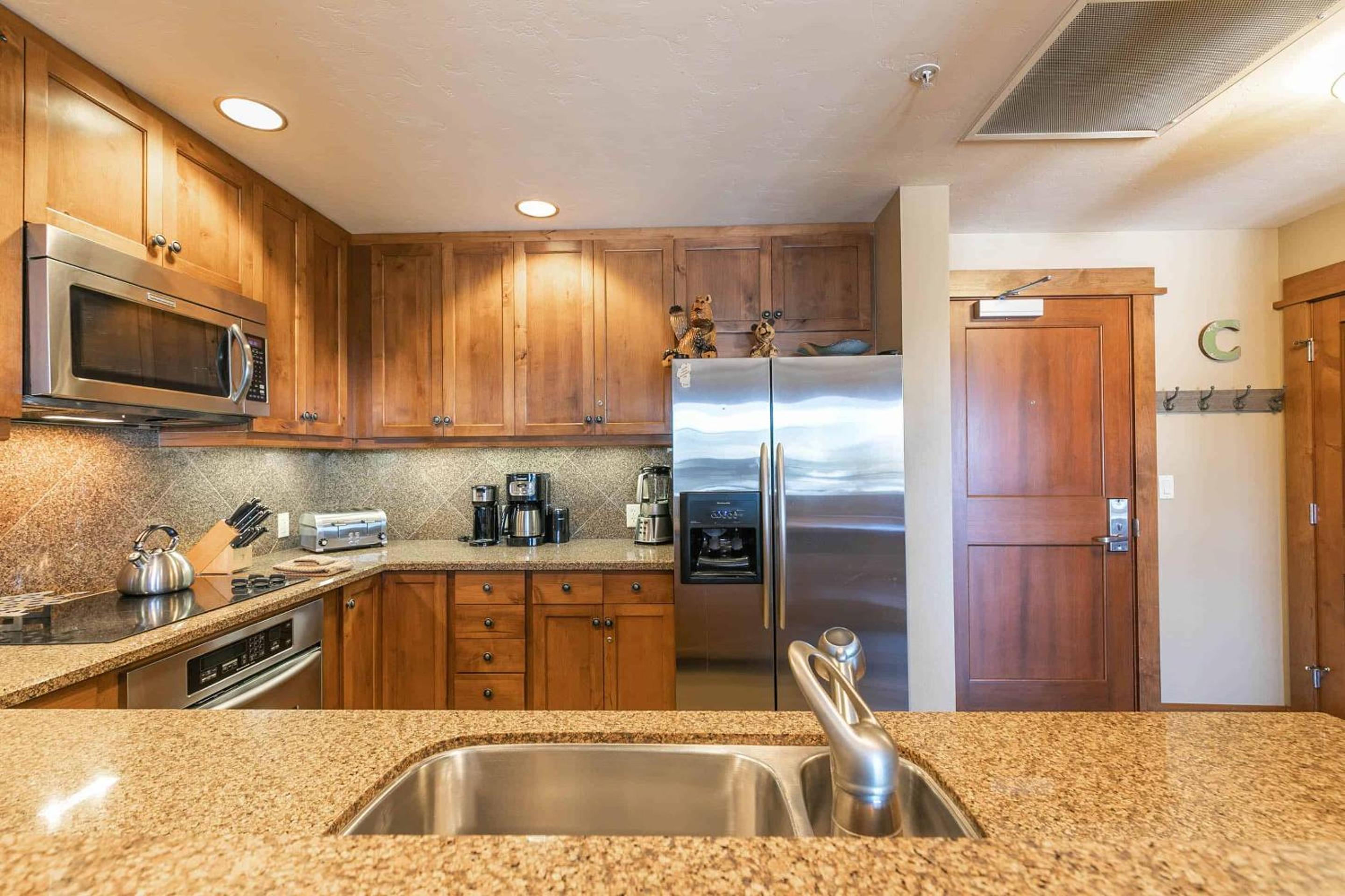 Lake Tahoe Vacations - Iron Horse Lodge South 401 by East West Hospitality - Property Image 23