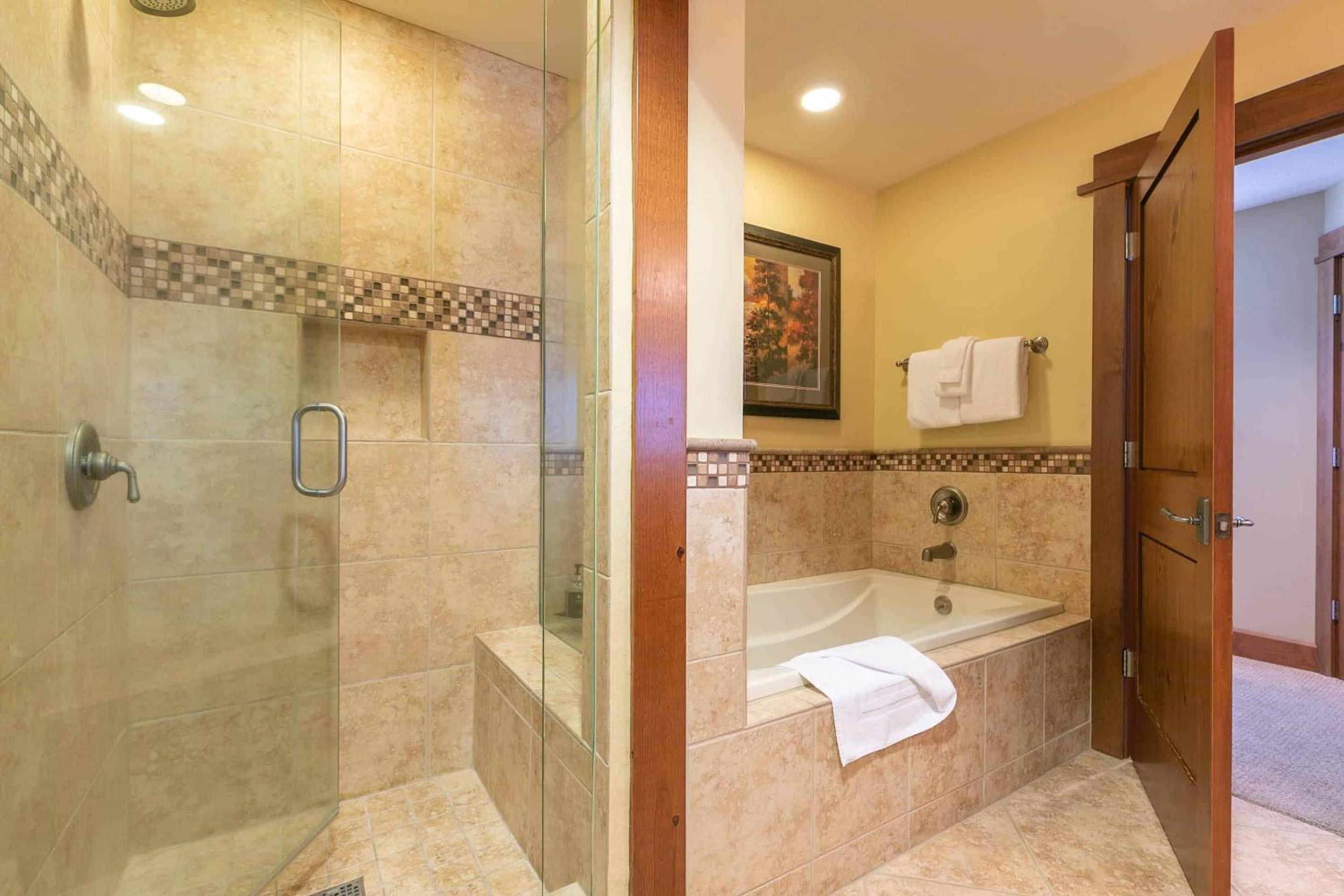 Lake Tahoe Vacations - Iron Horse Lodge South 401 by East West Hospitality - Property Image 15