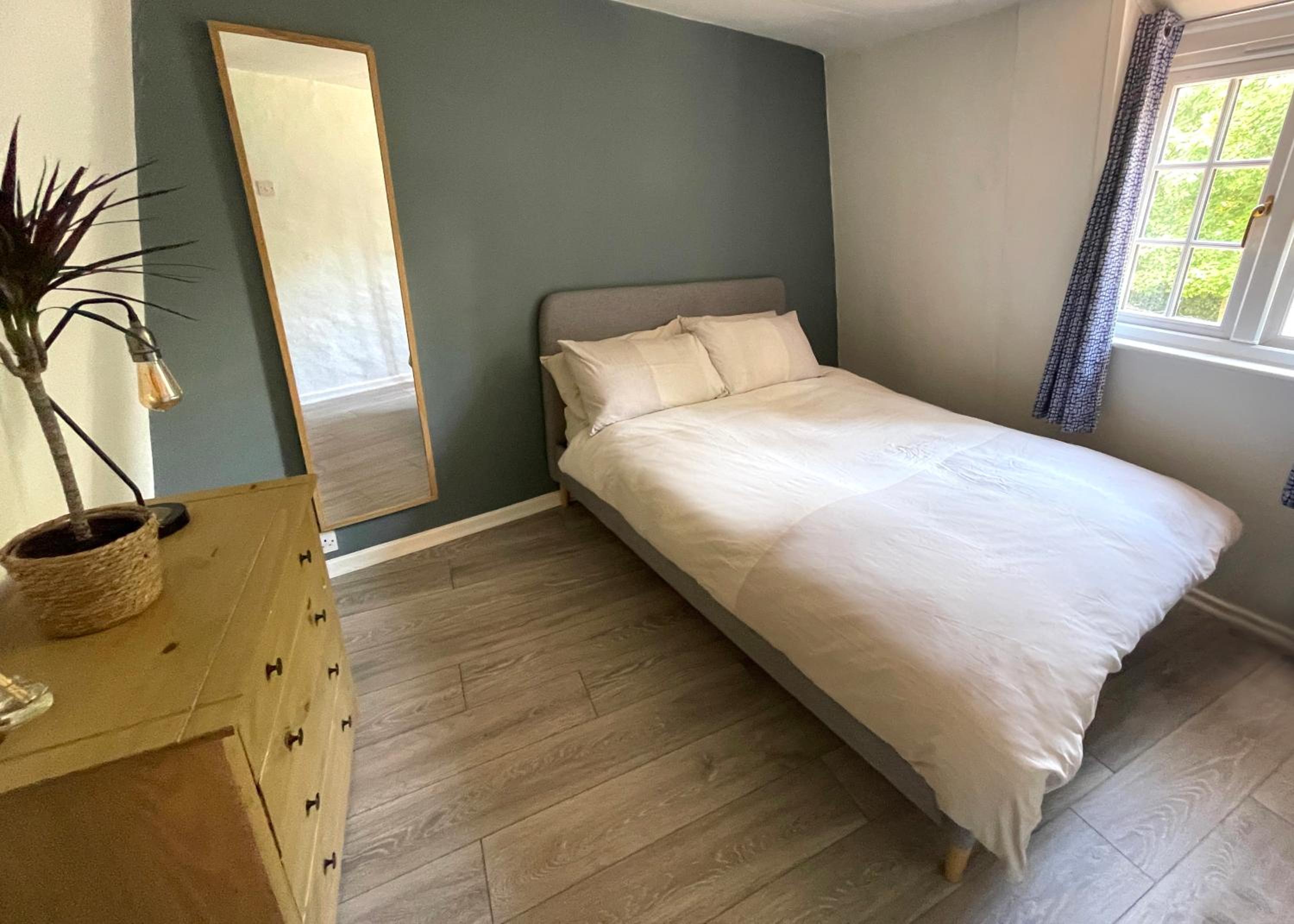 Cosy Courtyard Cottage sleeps 4 with Log Burner, close to Cambridge view 4