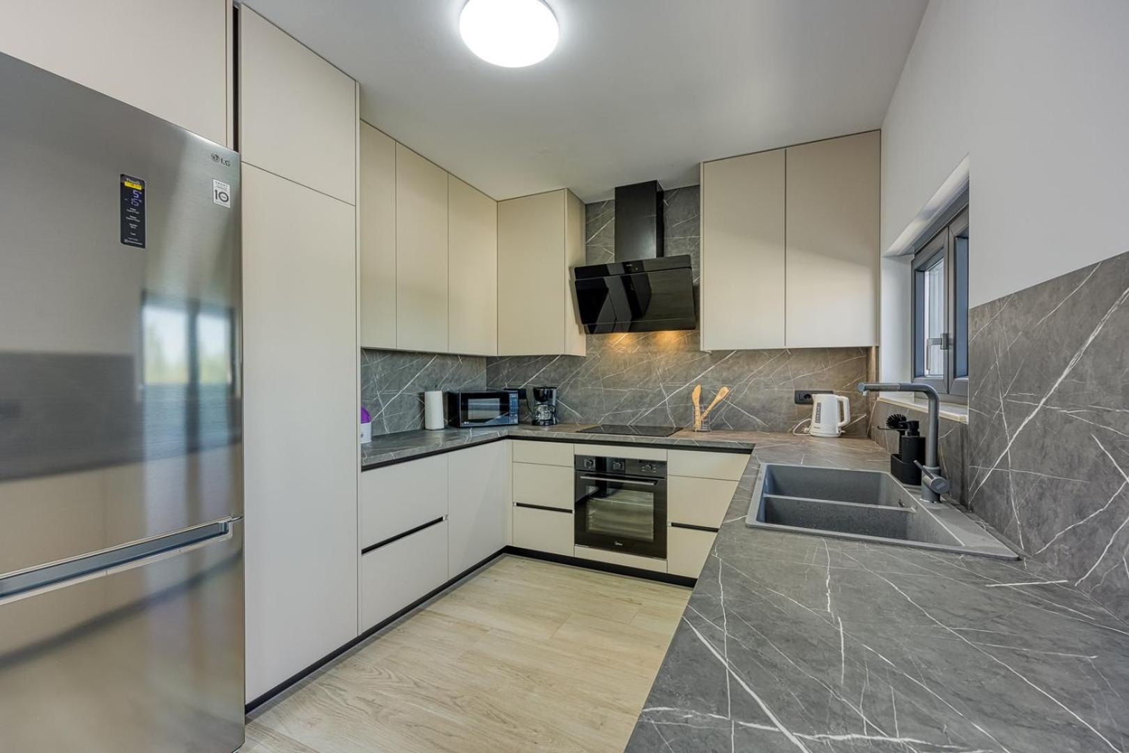 Luxury Apartment LIGHT view 2