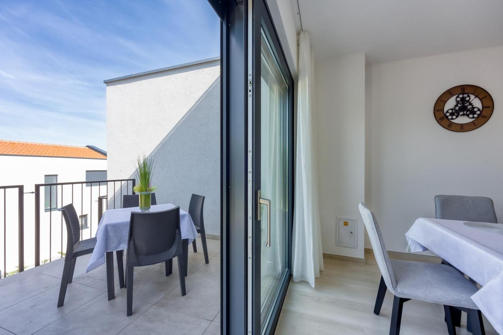 Luxury Apartment LIGHT view 3