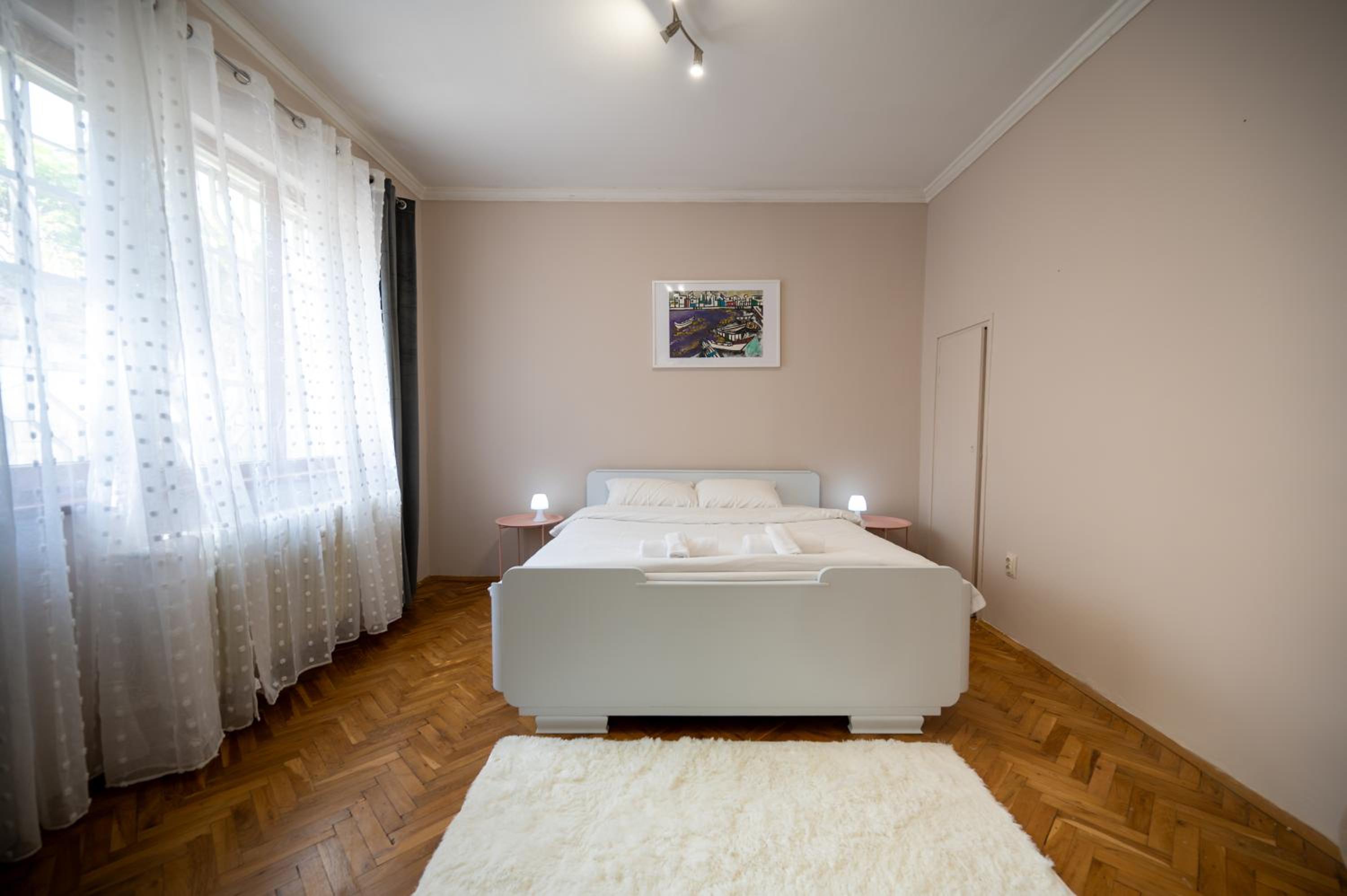 Beautiful Two-Bedroom Apartment in City Center