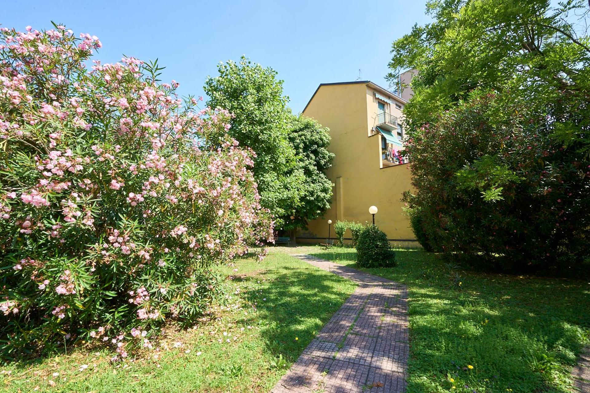 -LUMINOSA 5 STARS WITH BALCONY- Wifi Netflix 15 minutes from Duomo
