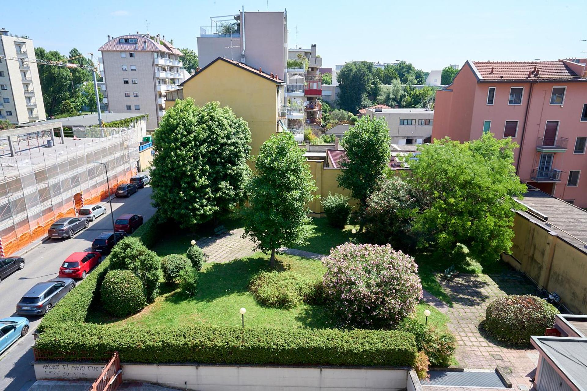 -LUMINOSA 5 STARS WITH BALCONY- Wifi Netflix 15 minutes from Duomo