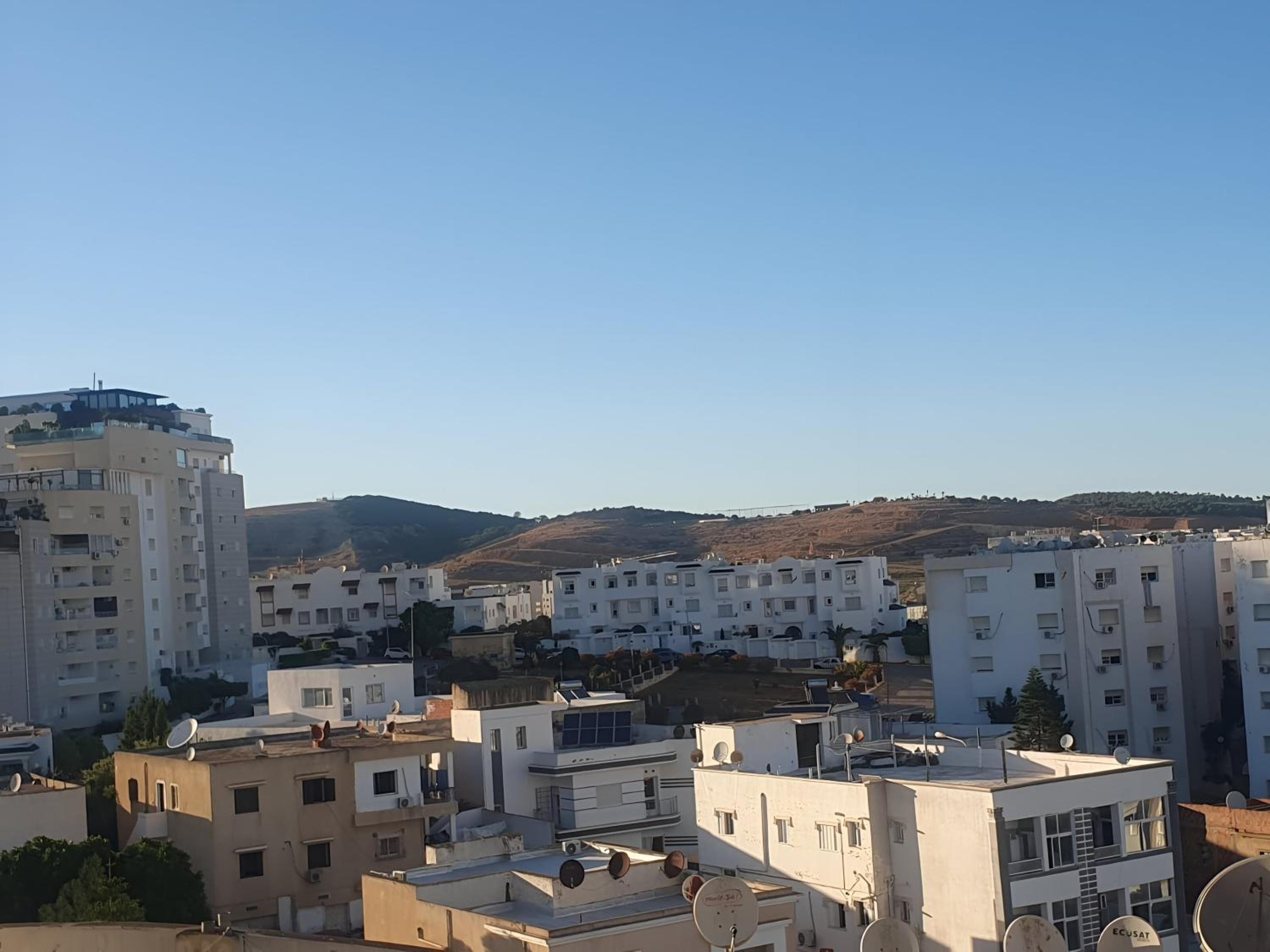 Chambre d'Hôte Spacieuse à Ennasr 2 avec Internet Fibre Optique, Navette et Vue sur l'Aéroport - Équipements de Bienvenue Inclus view 4