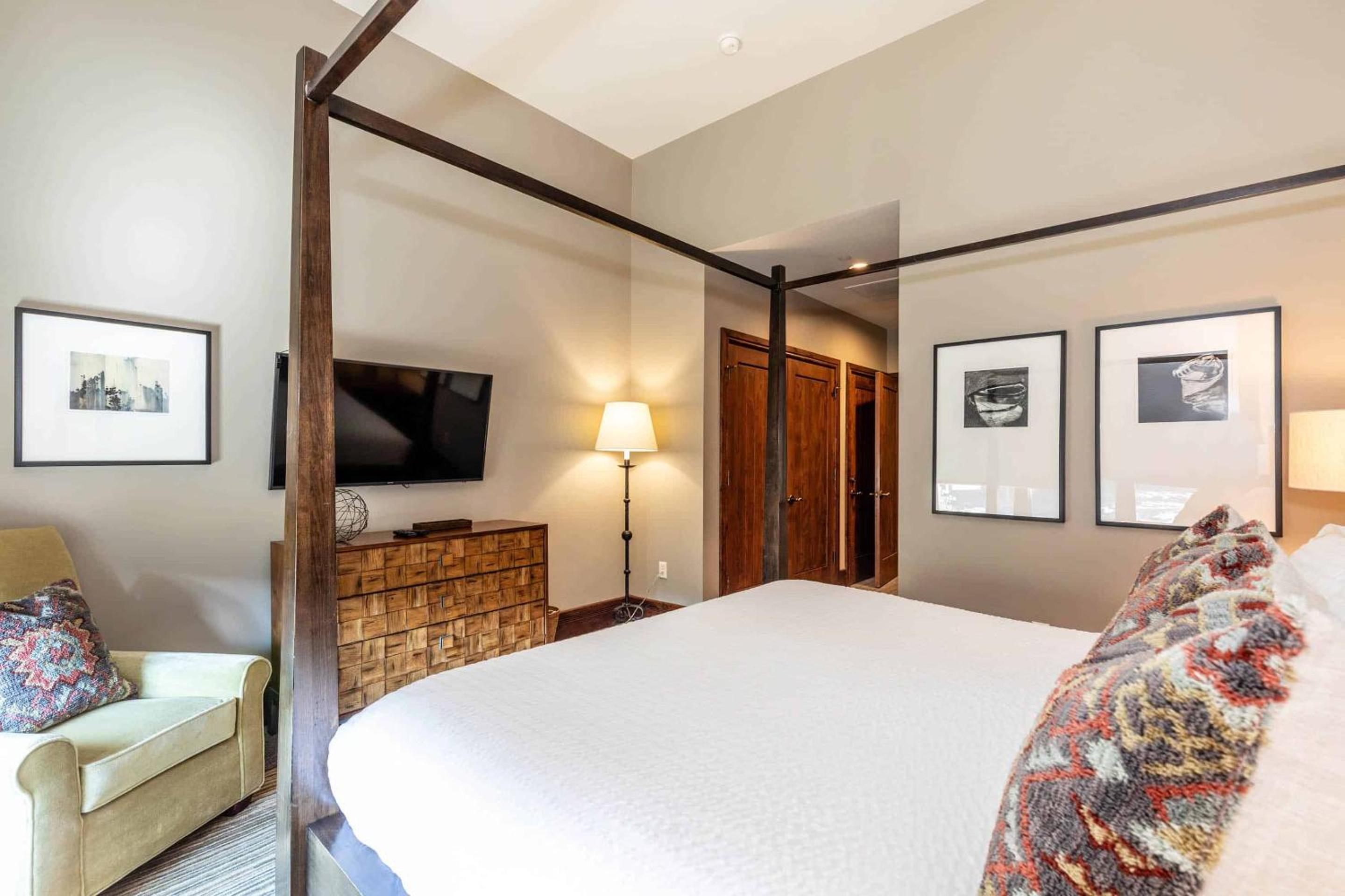 Lake Tahoe Vacations - One Village Place 508 by East West Hospitality - Property Image 17