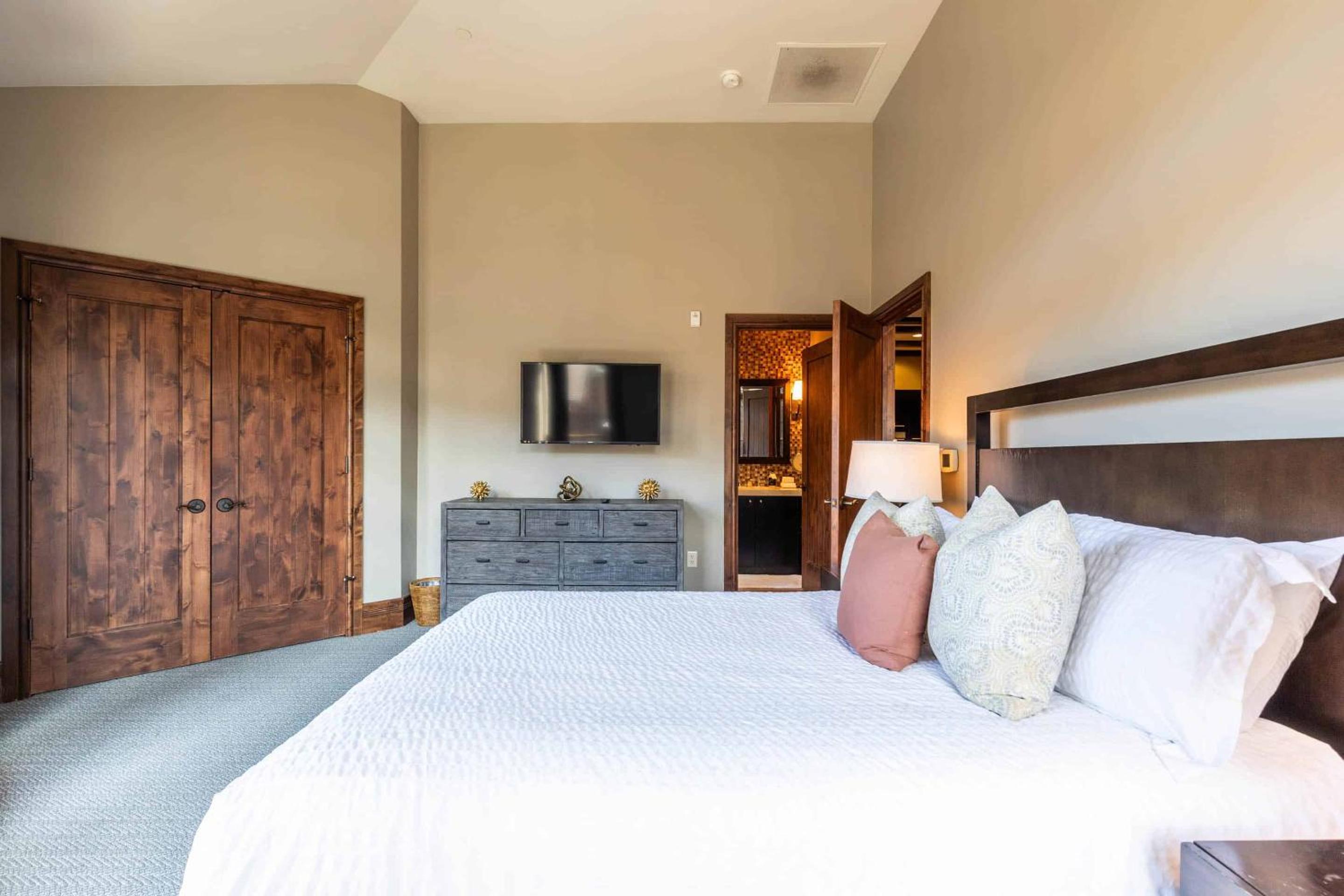 Lake Tahoe Vacations - One Village Place 508 by East West Hospitality - Property Image 13
