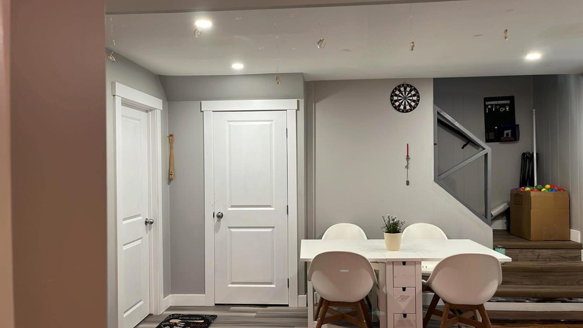 Private queen bdrm near downtown - share house, not entire place