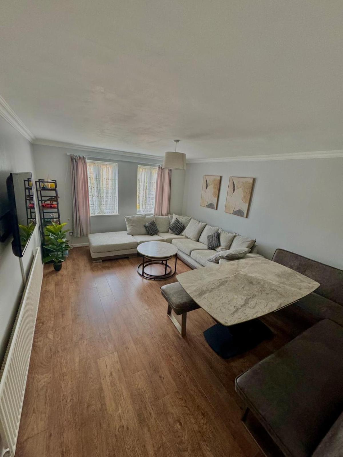 Entire Four bedroom cosy townhouse view 5