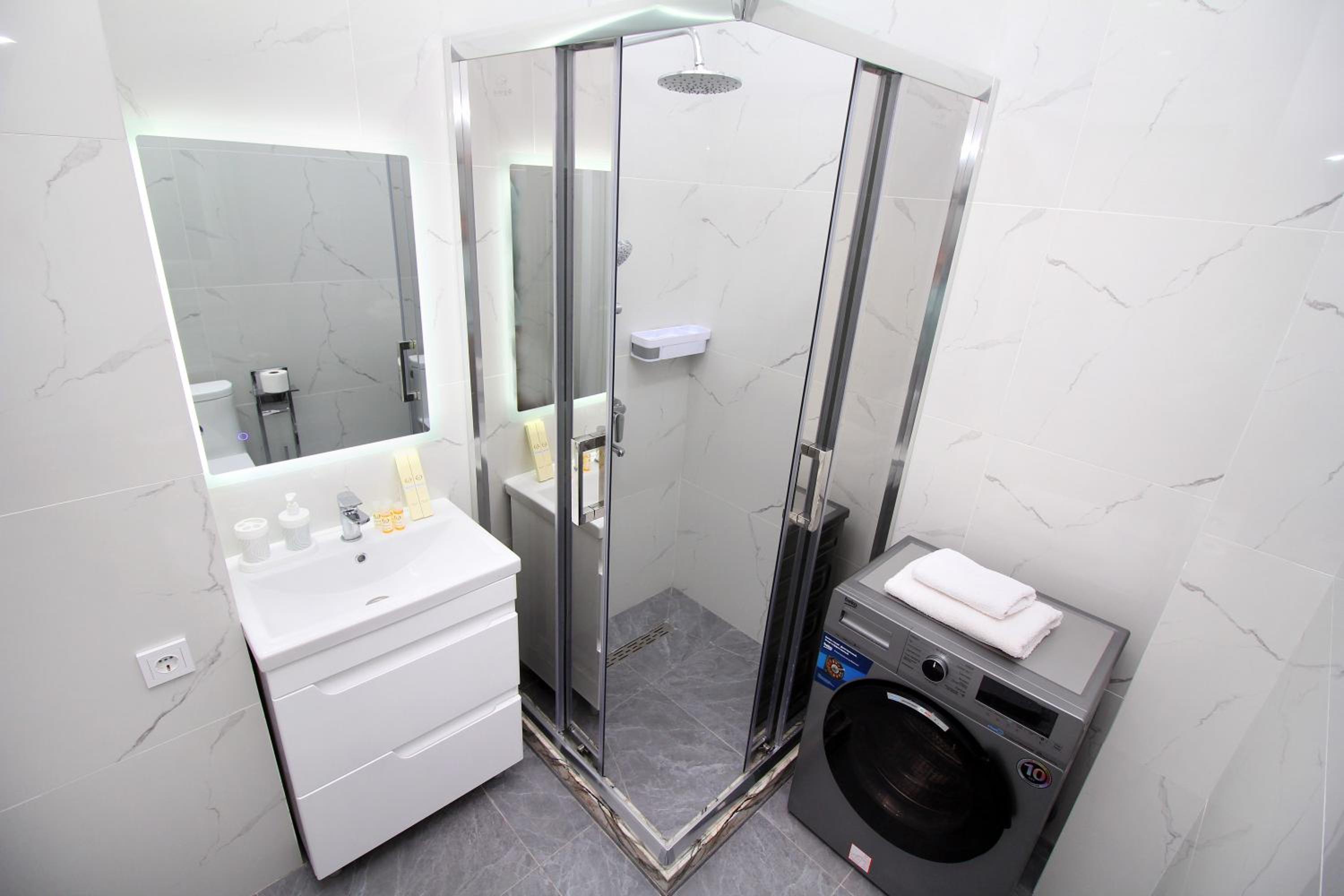 Amir Apartments, Business Class