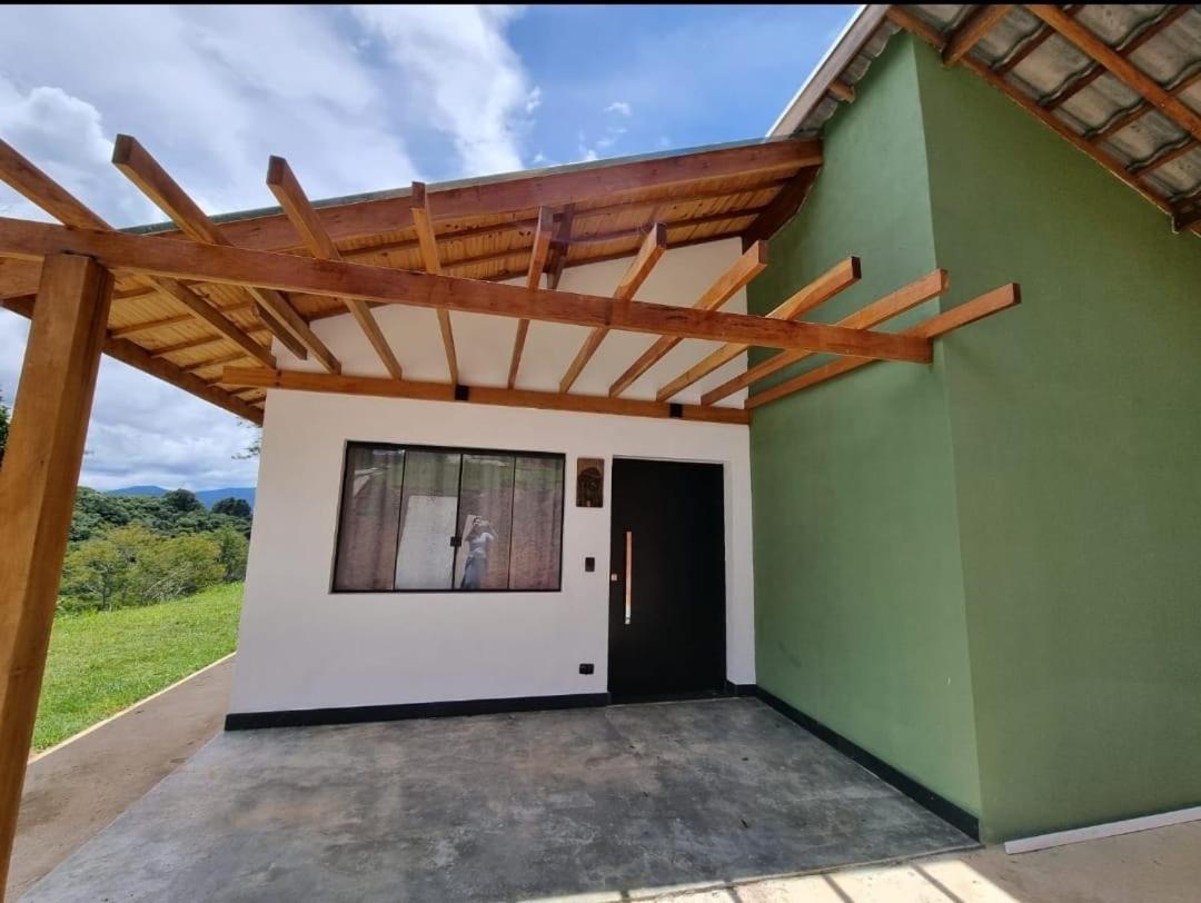 Casa de Campo aconchegante, com lareira interna