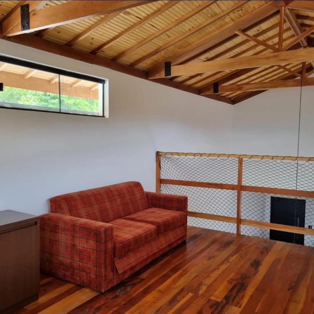 Casa de Campo aconchegante, com lareira interna