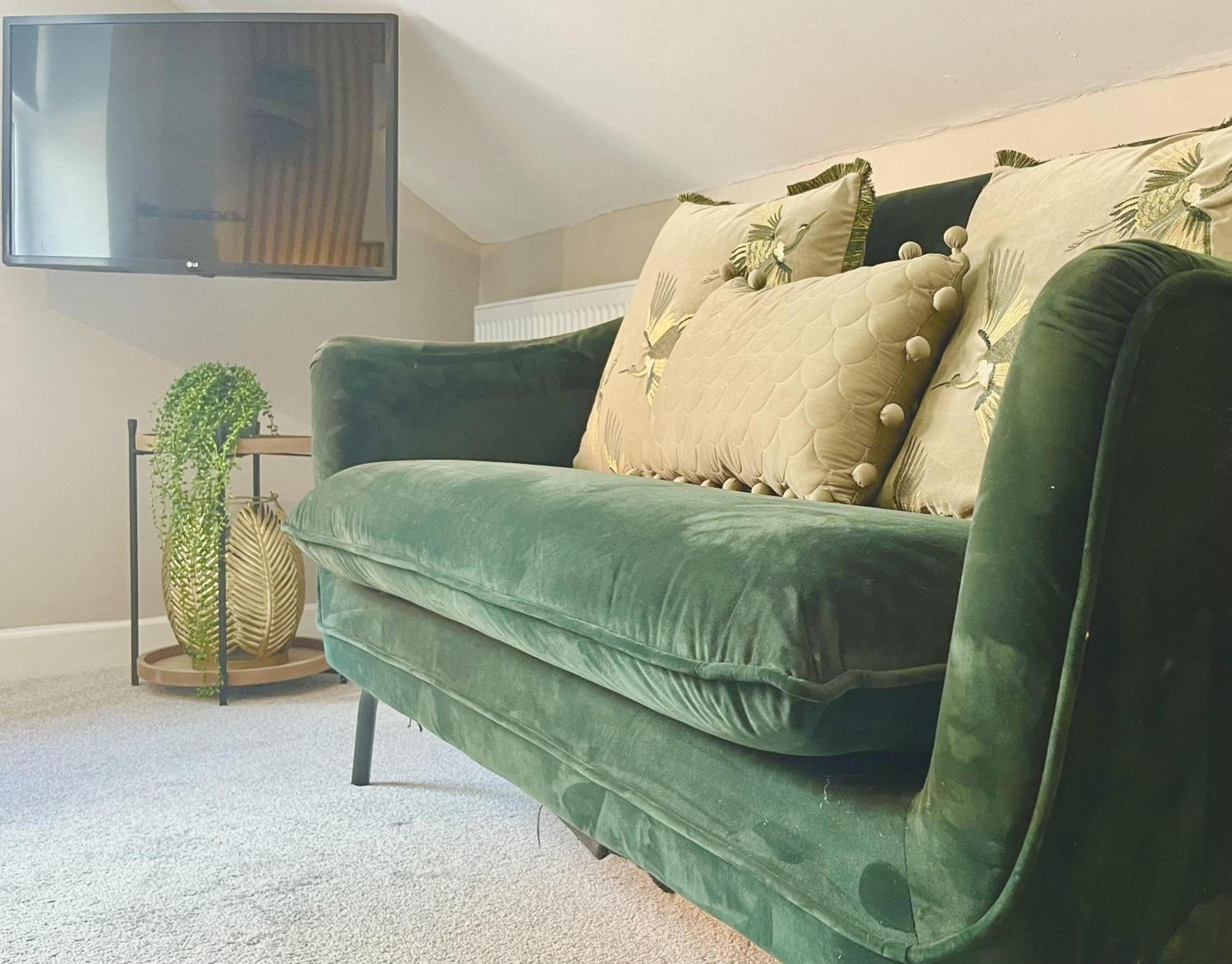 Sleeps 2 -Central Ellesmere -Parking - PetFriendly
