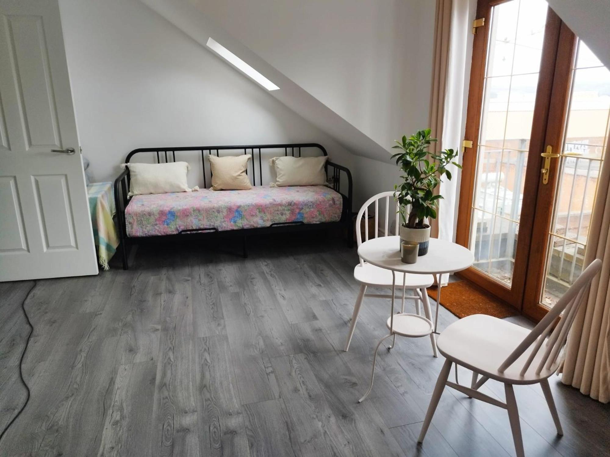 Belfast City Centre, Brilliant Light Apartment