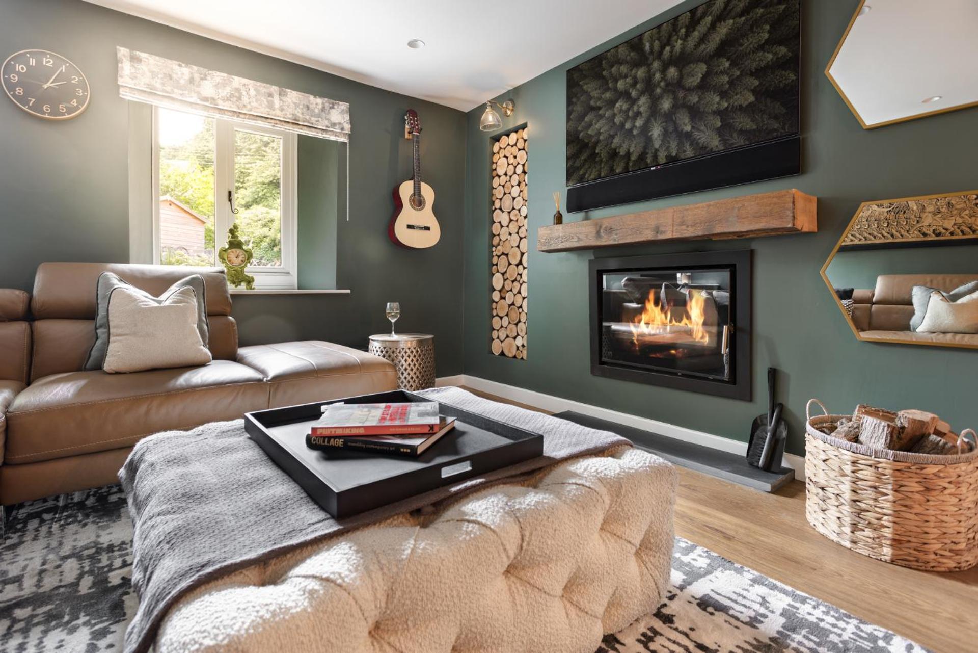 Coronation Family Cottage, Modernised 200-Year-Old Lake District Cottage with Private Hot Tub and Parking - Ridgestone