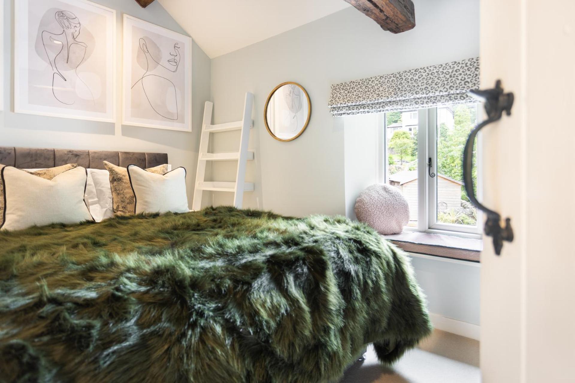 Coronation Family Cottage, Modernised 200-Year-Old Lake District Cottage with Private Hot Tub and Parking - Ridgestone