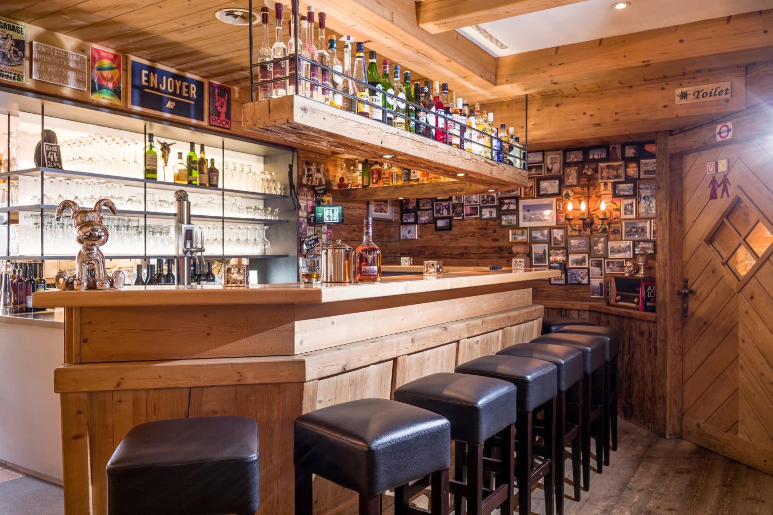 edelweiss lounge restaurant hotel pizza cafe billard gasthof