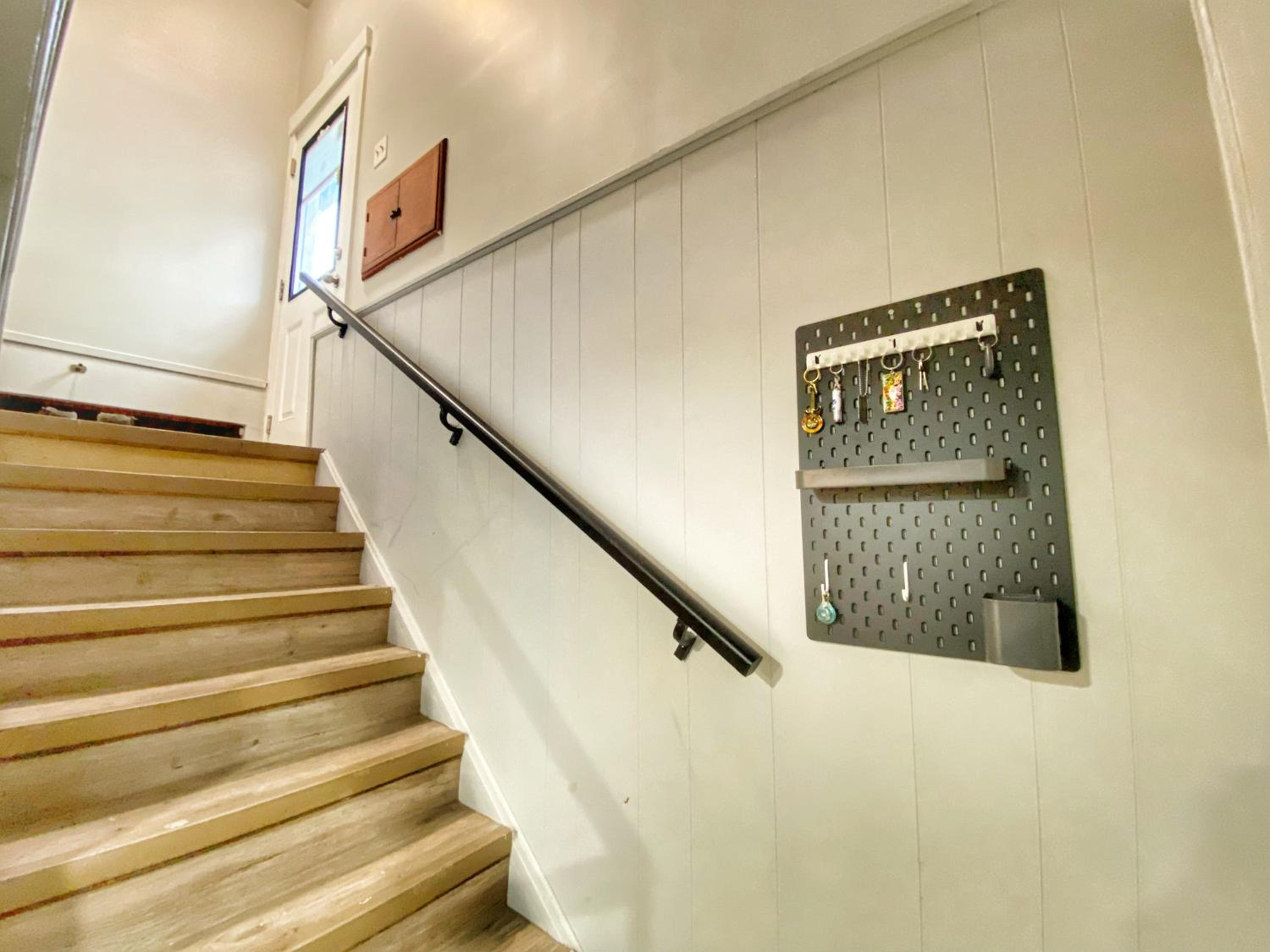 Private queen bdrm near downtown - share house, not entire place
