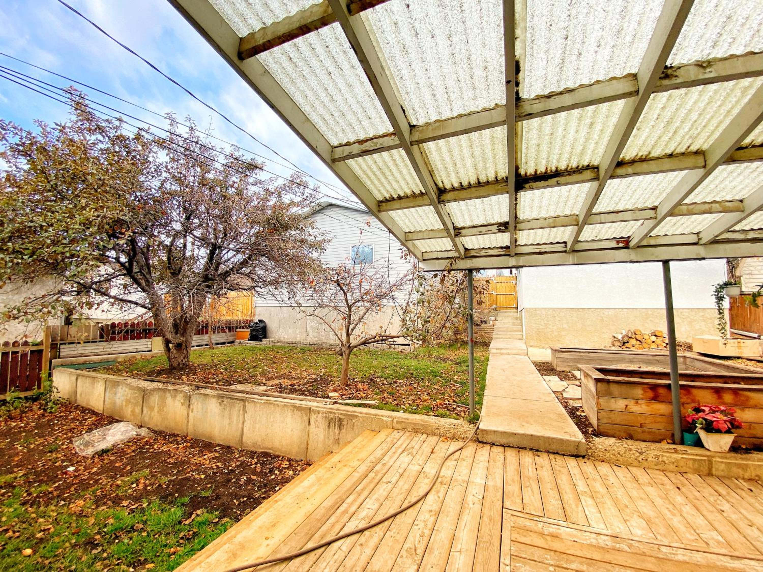Private queen bdrm near downtown - share house, not entire place