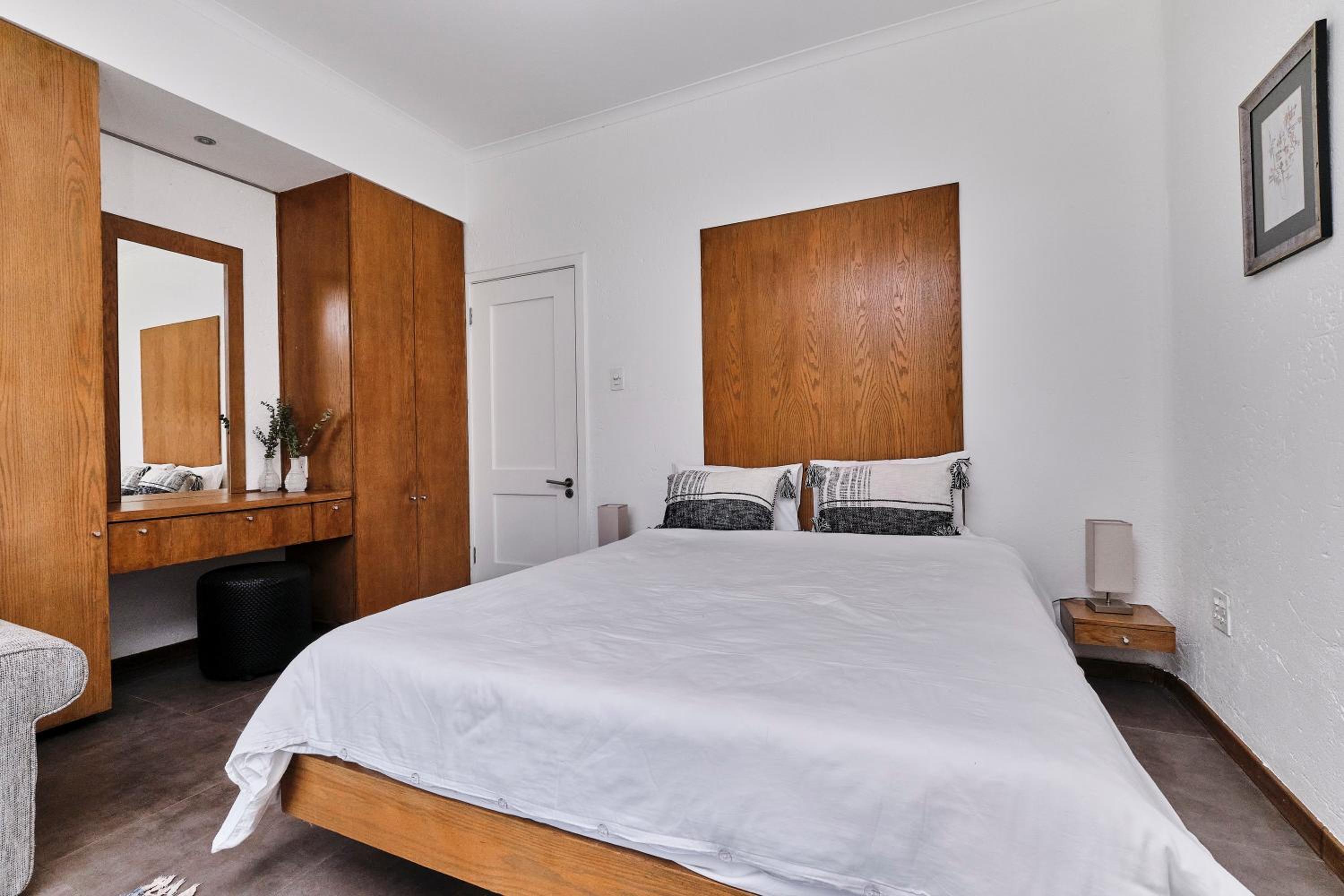 Johannesburg Vacations - Shrubly Suite 1 - Peaceful, Stylish in Sandton-Backup Power - Property Image 10