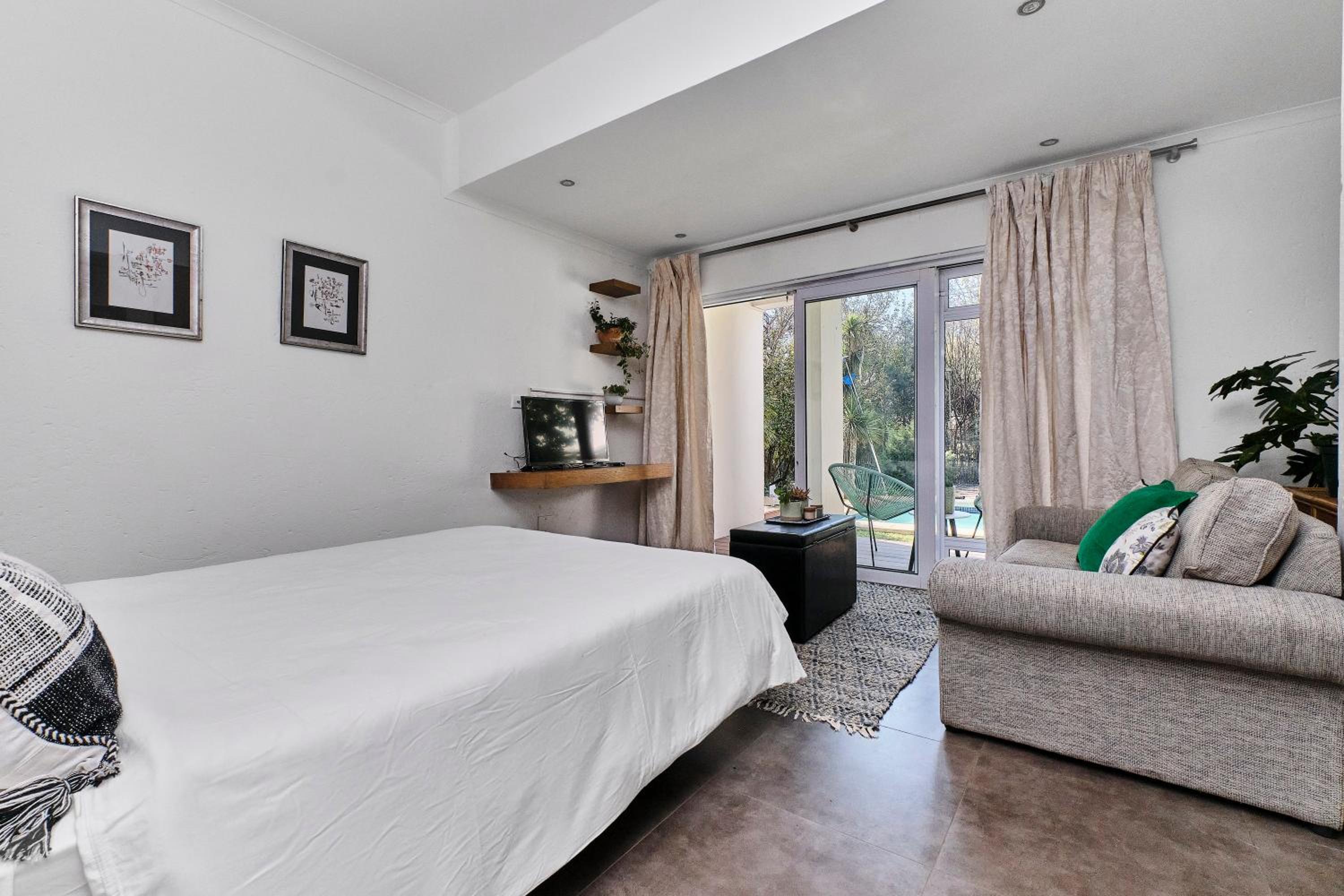 Johannesburg Vacations - Shrubly Suite 1 - Peaceful, Stylish in Sandton-Backup Power - Property Image 13