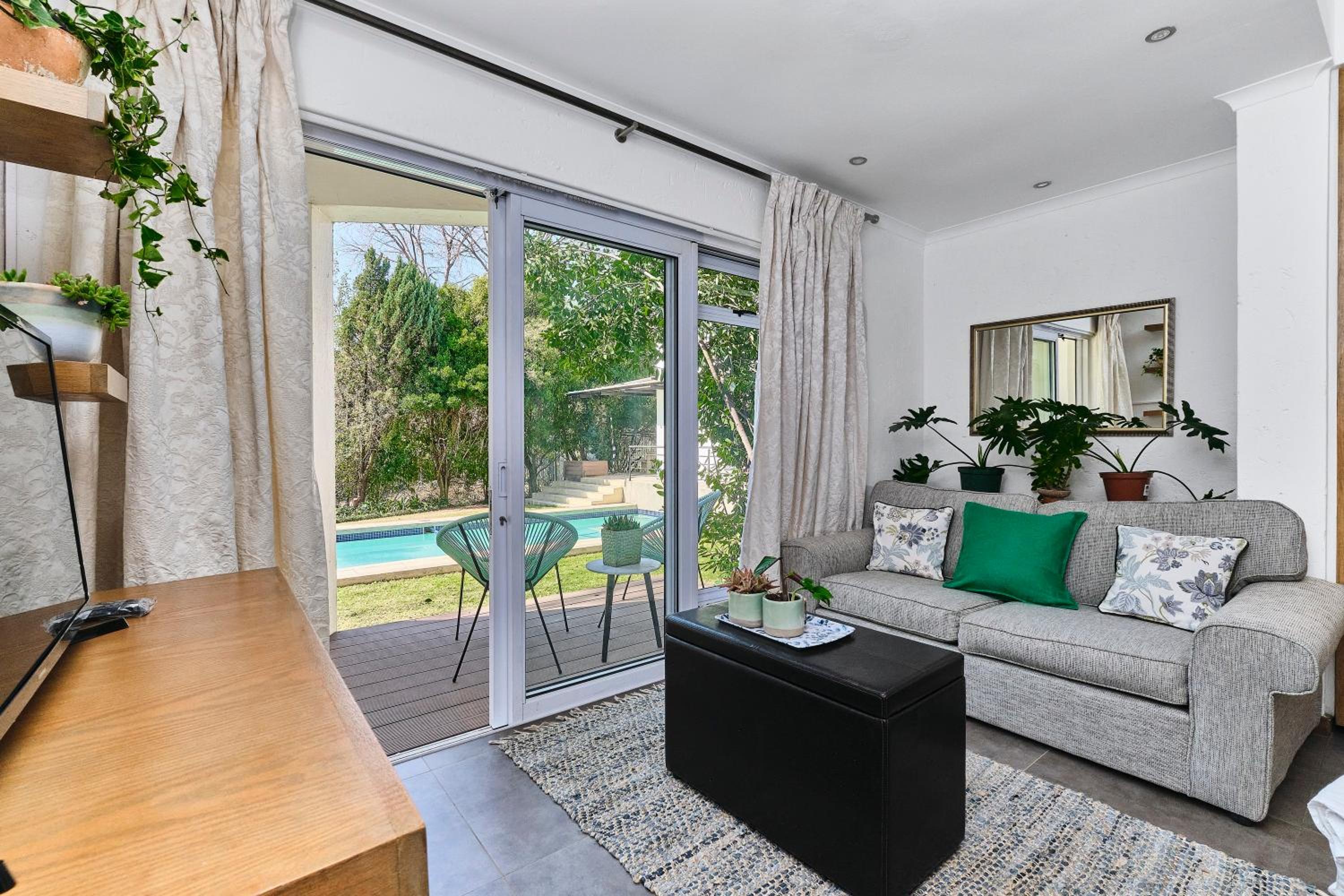 Johannesburg Vacations - Shrubly Suite 1 - Peaceful, Stylish in Sandton-Backup Power - Property Image 12