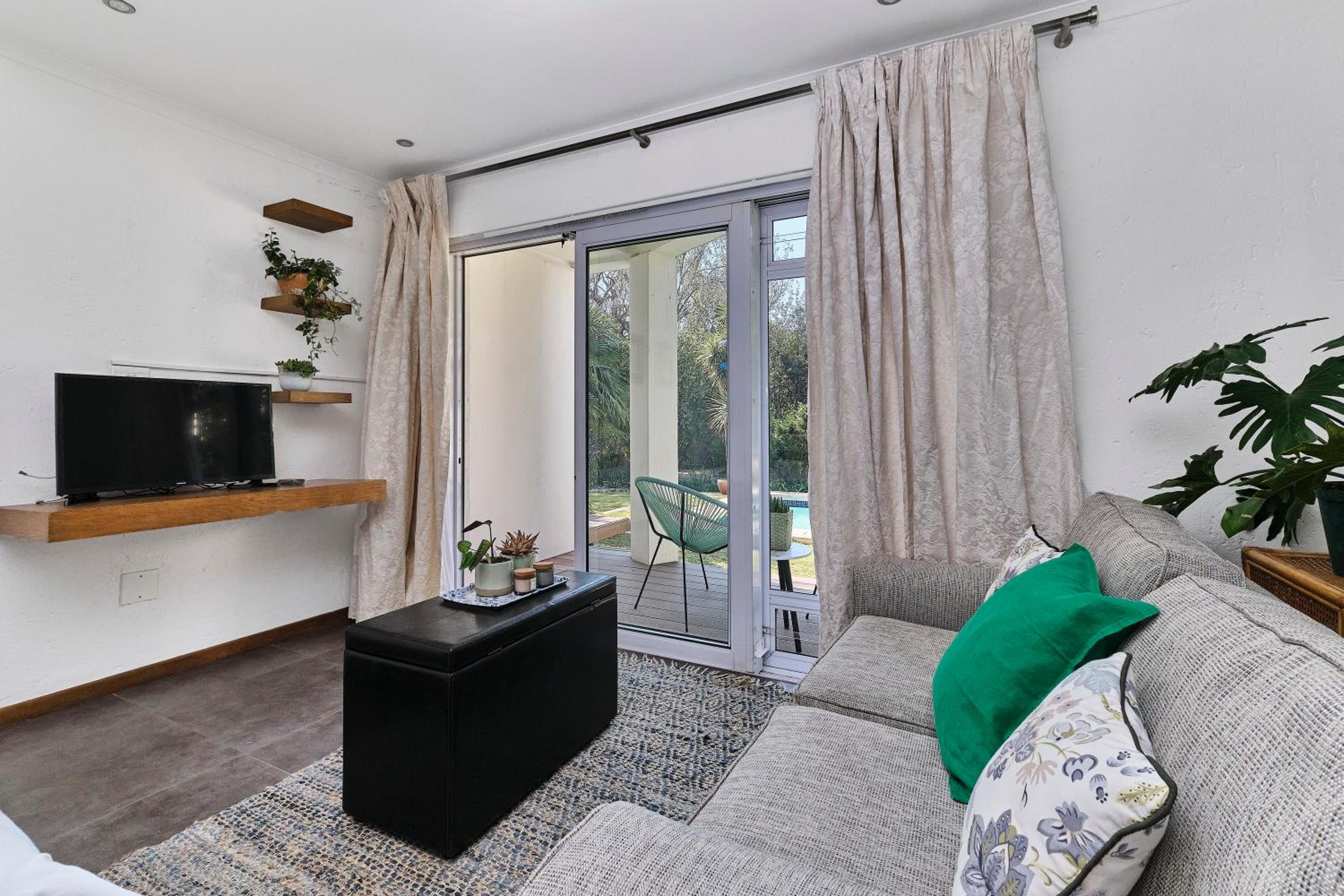 Johannesburg Vacations - Shrubly Suite 1 - Peaceful, Stylish in Sandton-Backup Power - Property Image 11