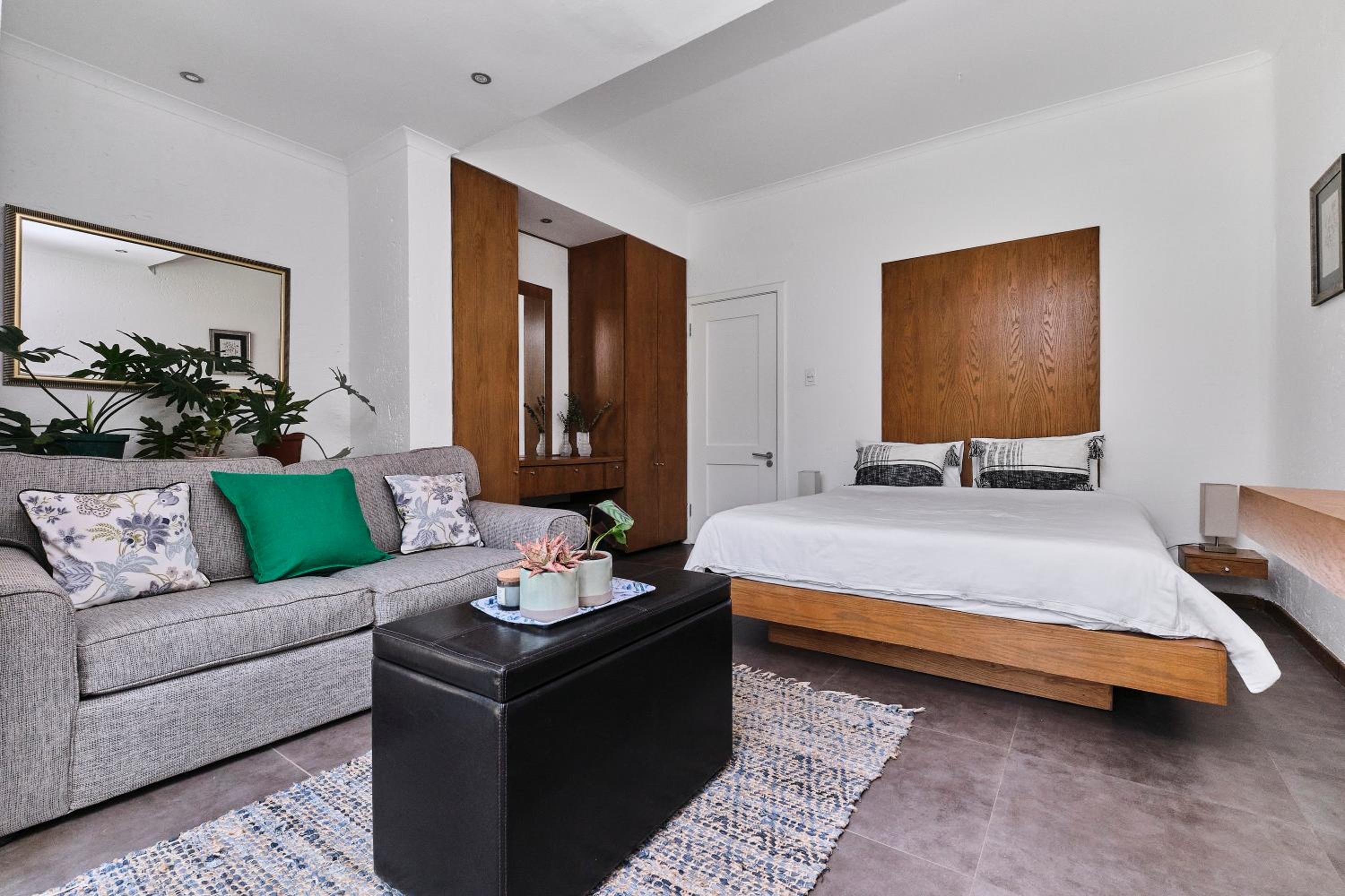 Johannesburg Vacations - Shrubly Suite 1 - Peaceful, Stylish in Sandton-Backup Power - Property Image 2